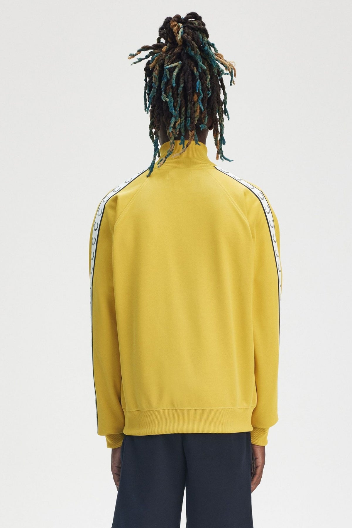 FRED PERRY TAPED TRACK JACKET en color AMARILLO (3)
