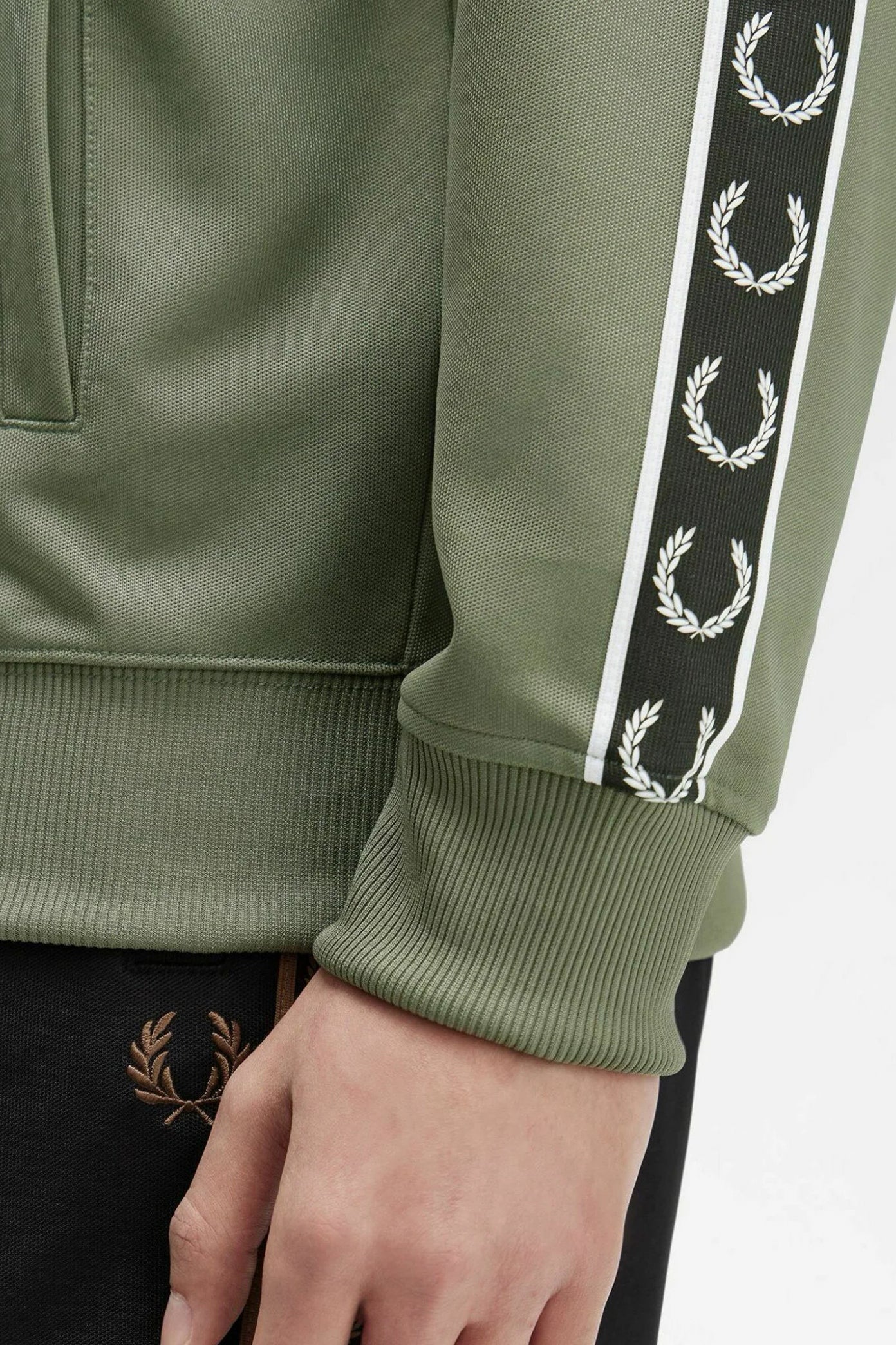 FRED PERRY TRACK JACKET en color VERDE (3)