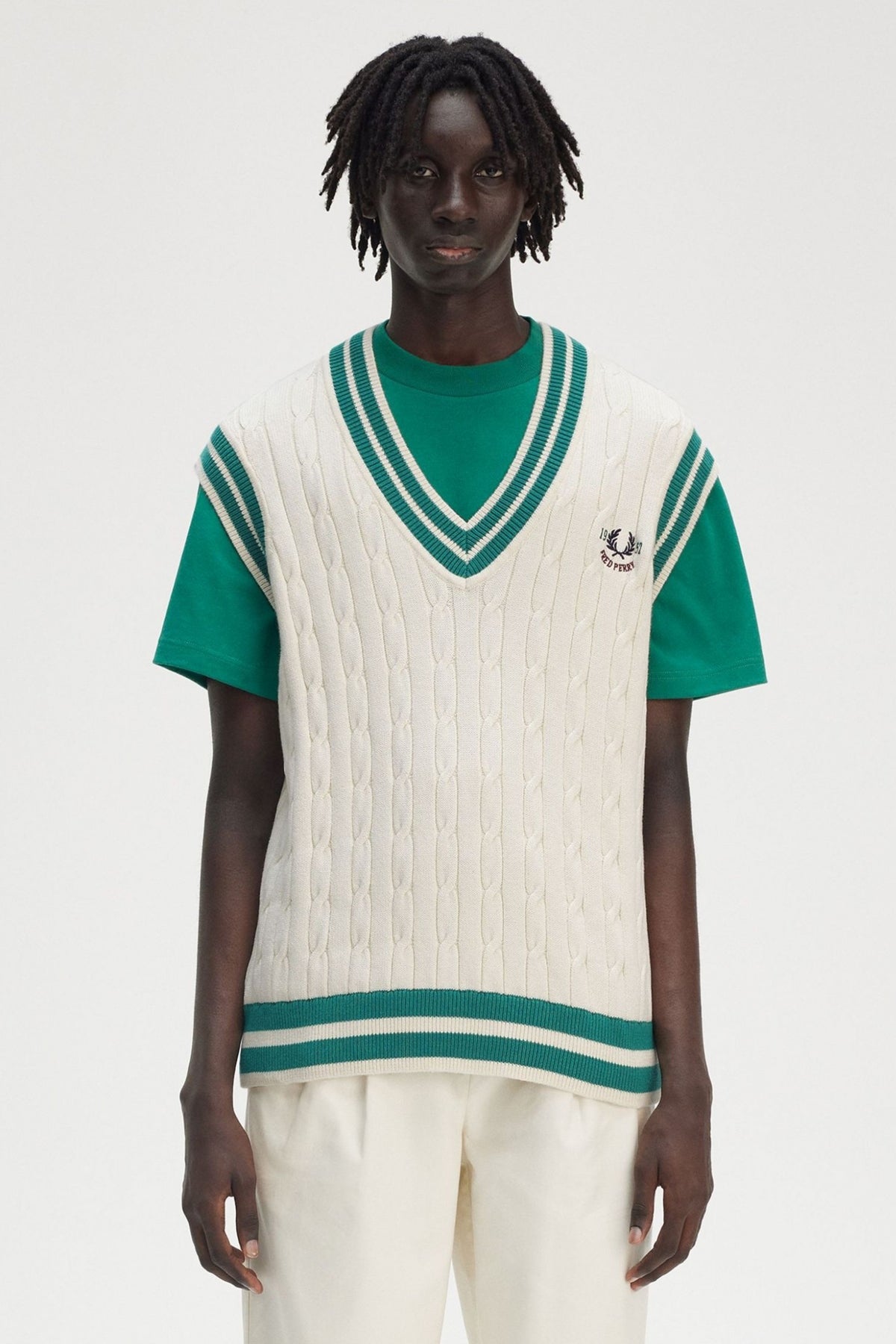 FRED PERRY CABLE KNIT TENNIS TANK en color BEIS (1)