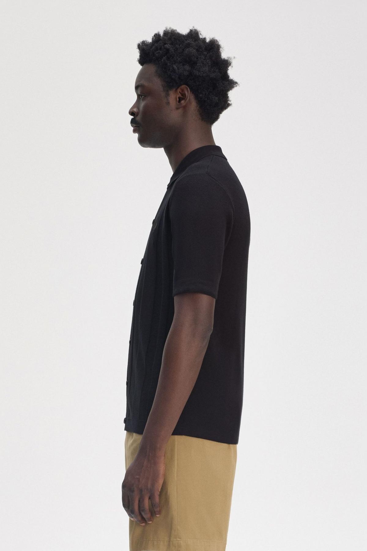 FRED PERRY BUTTON THROUGH SS SHIRT en color NEGRO (3)