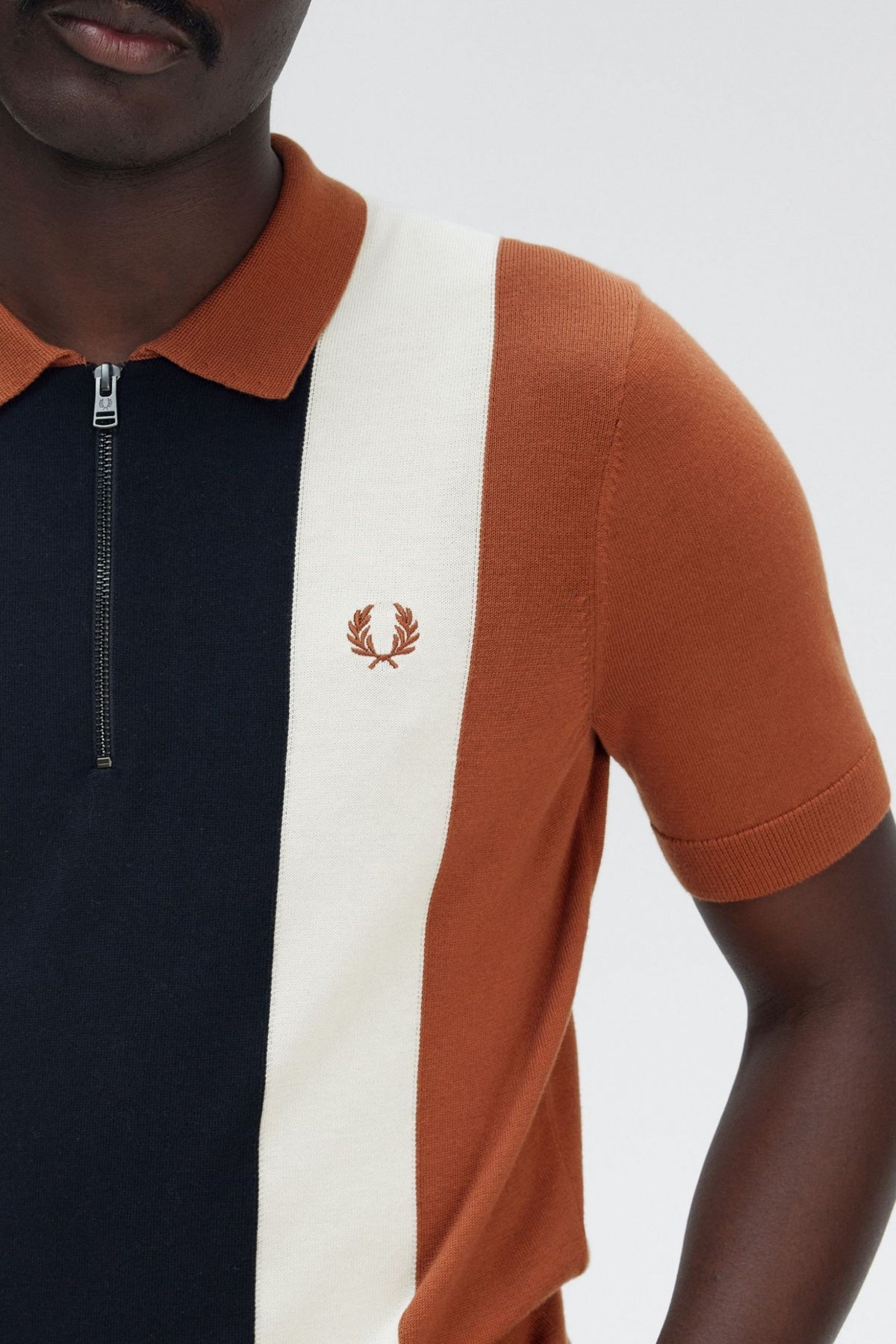 FRED PERRY VERTICAL STRIPE ZIP NECK SH en color MARRON (4)