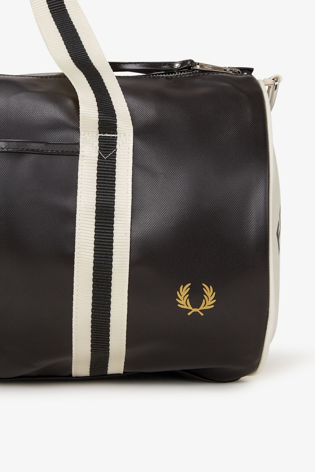 FRED PERRY CLASSIC BARREL BAG en color NEGRO (4)