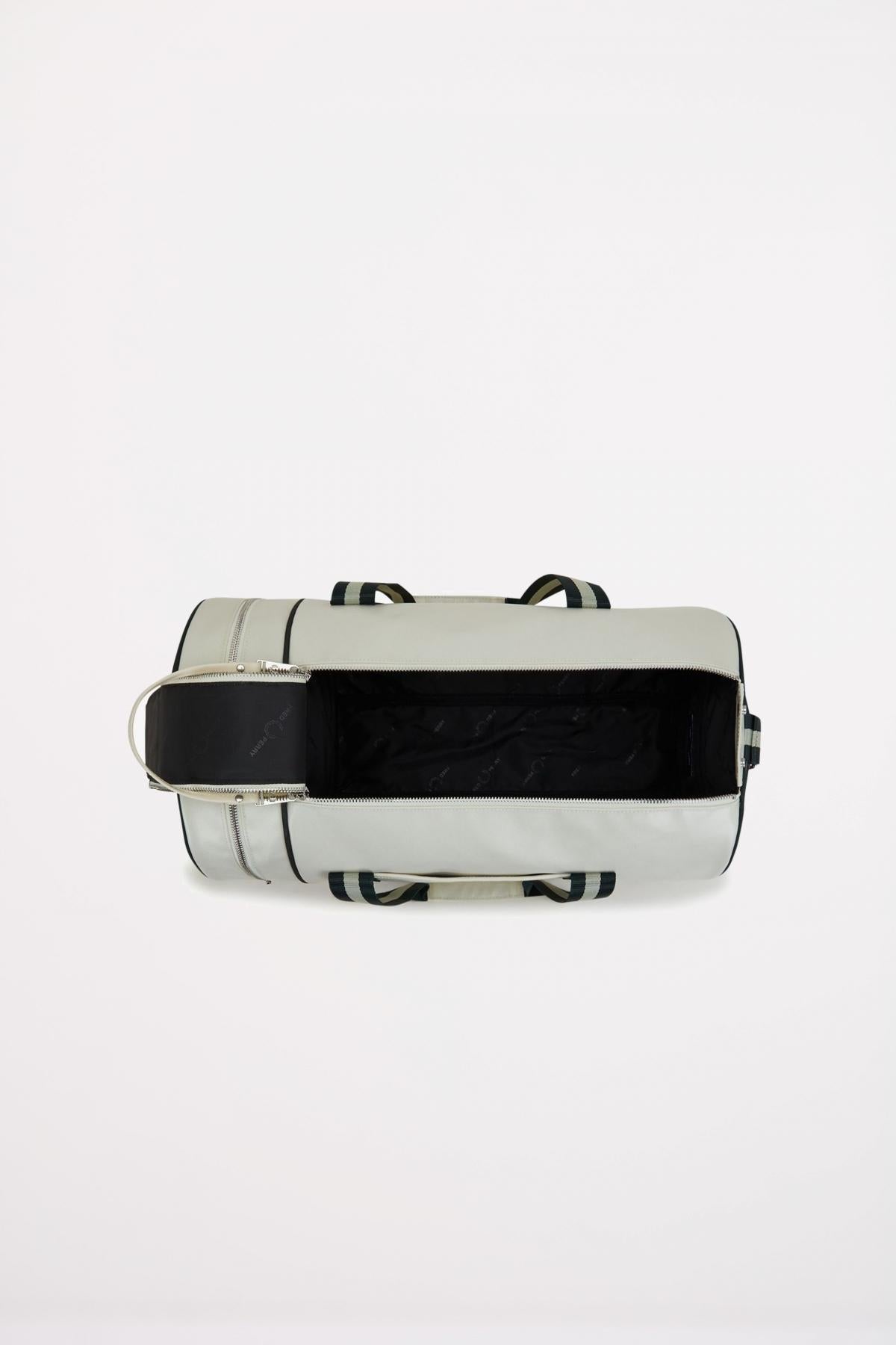 FRED PERRY CLASSIC BARREL BAG en color BLANCO (3)