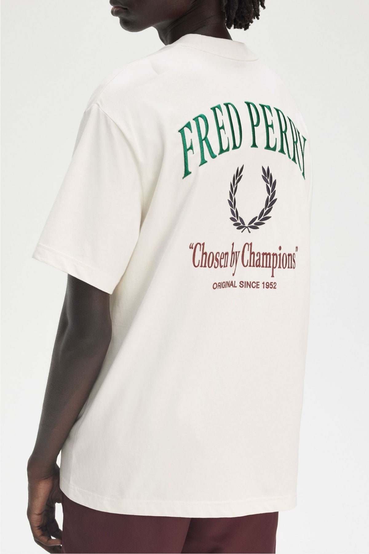 FRED PERRY EMBROIDERED CHAMPION T-SHIR en color BEIS (3)
