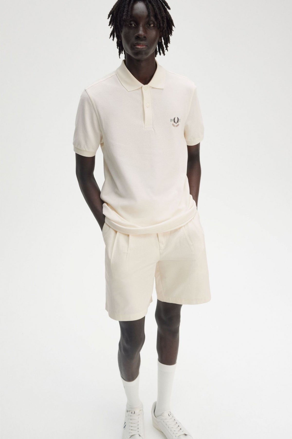 FRED PERRY CLUBHOUSE EMBROIDERED POLO en color BEIS (4)