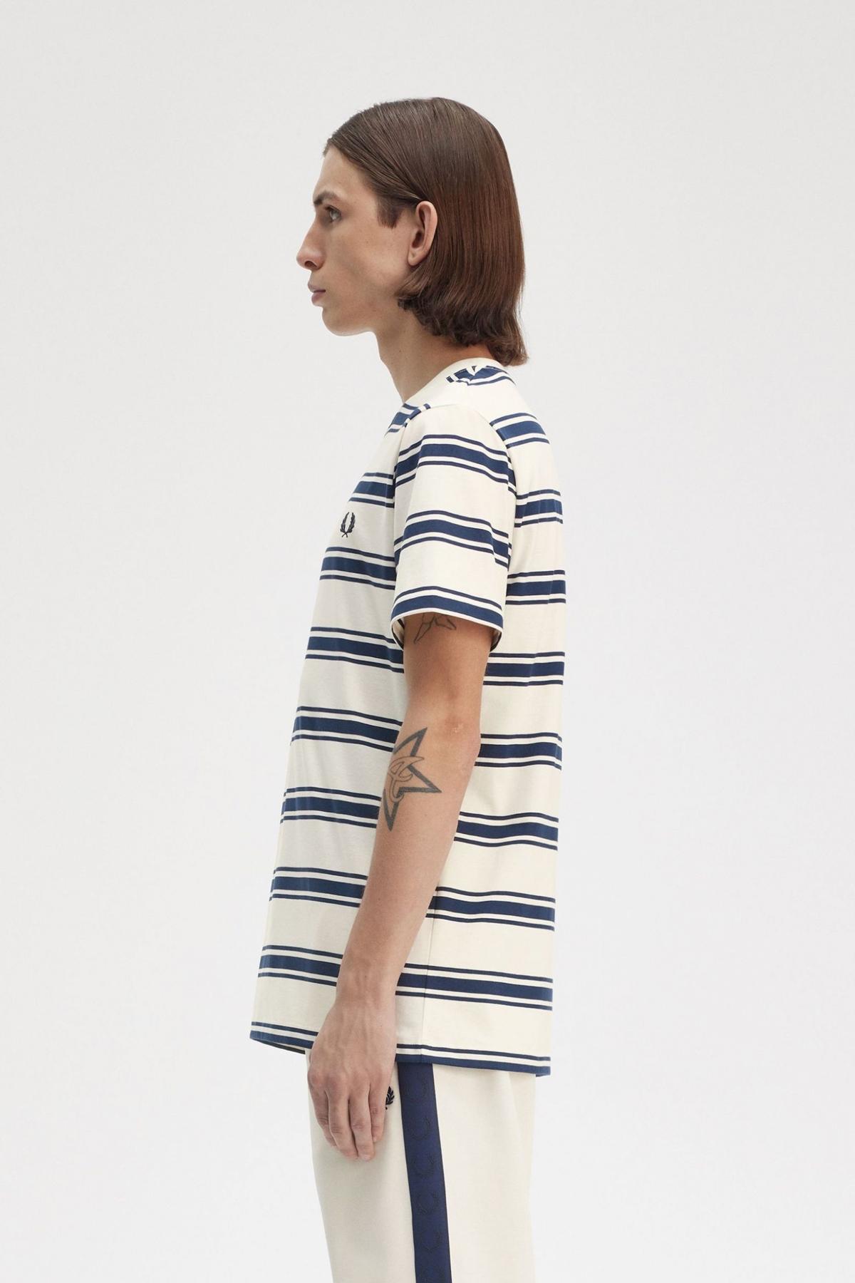 FRED PERRY FINE STRIPE T-SHIRT en color BLANCO (4)