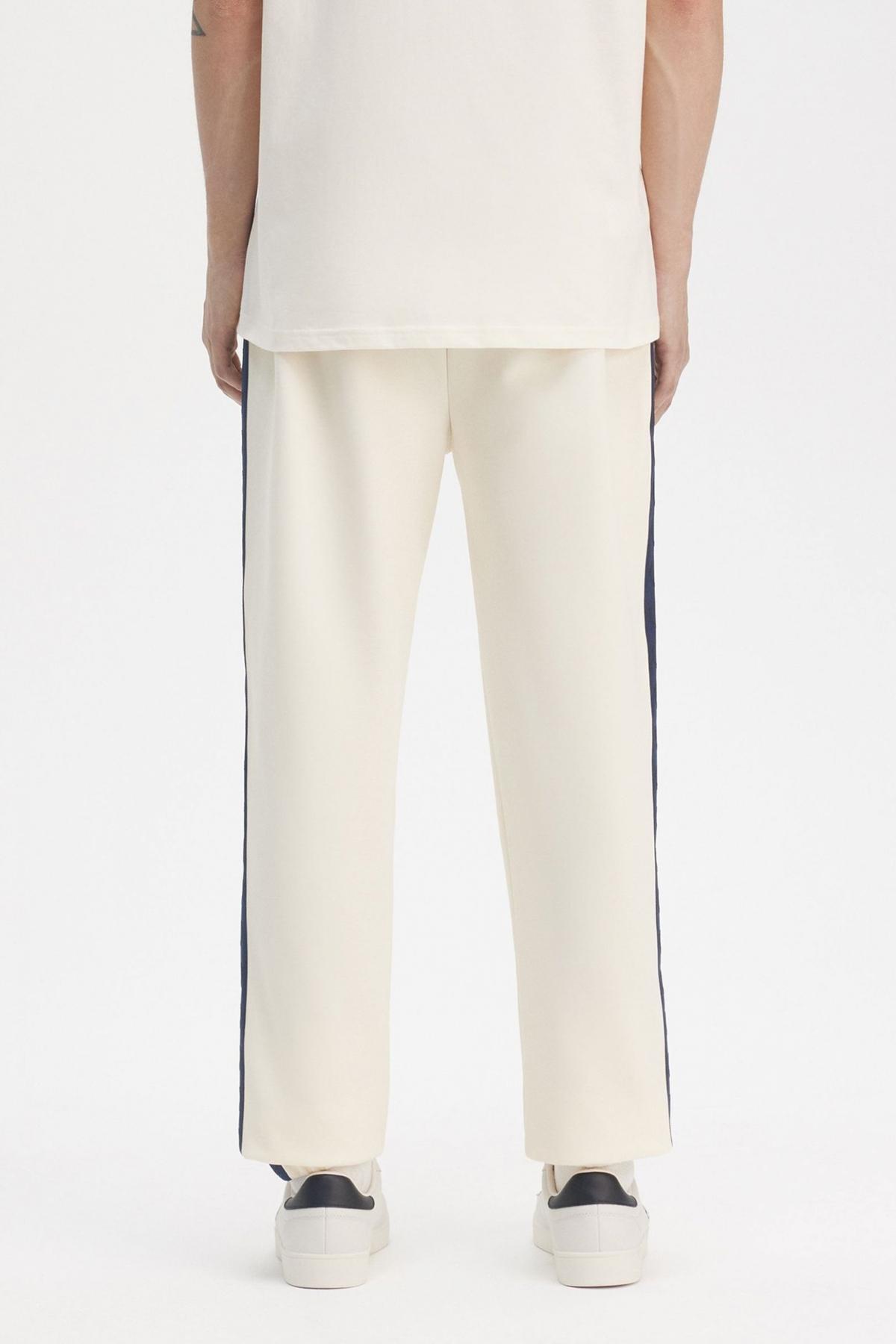 FRED PERRY CONTRAST TAPED TRACK PANT en color BEIS (4)