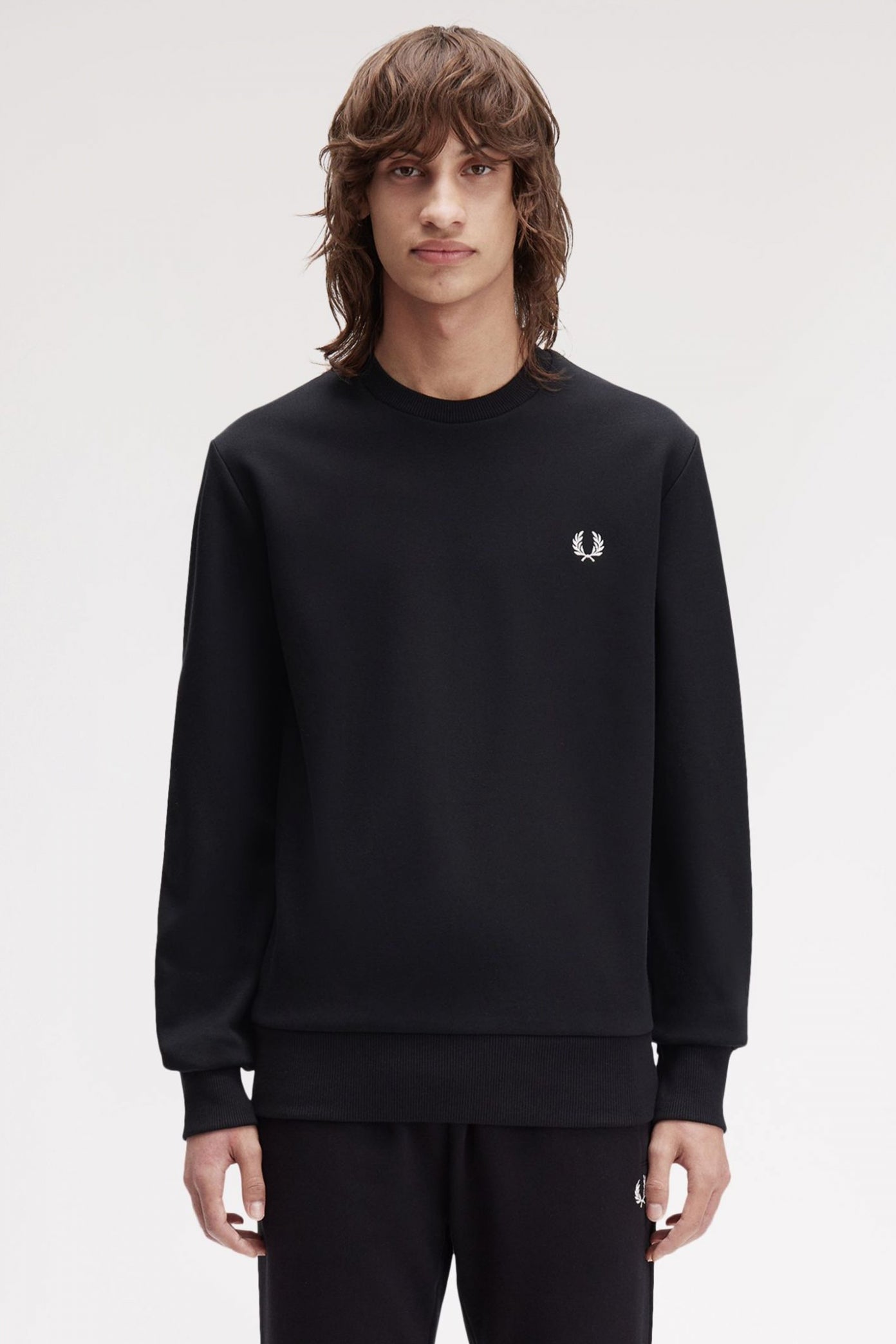 FRED PERRY BRANDING CREWNECK SWEA en color NEGRO (1)