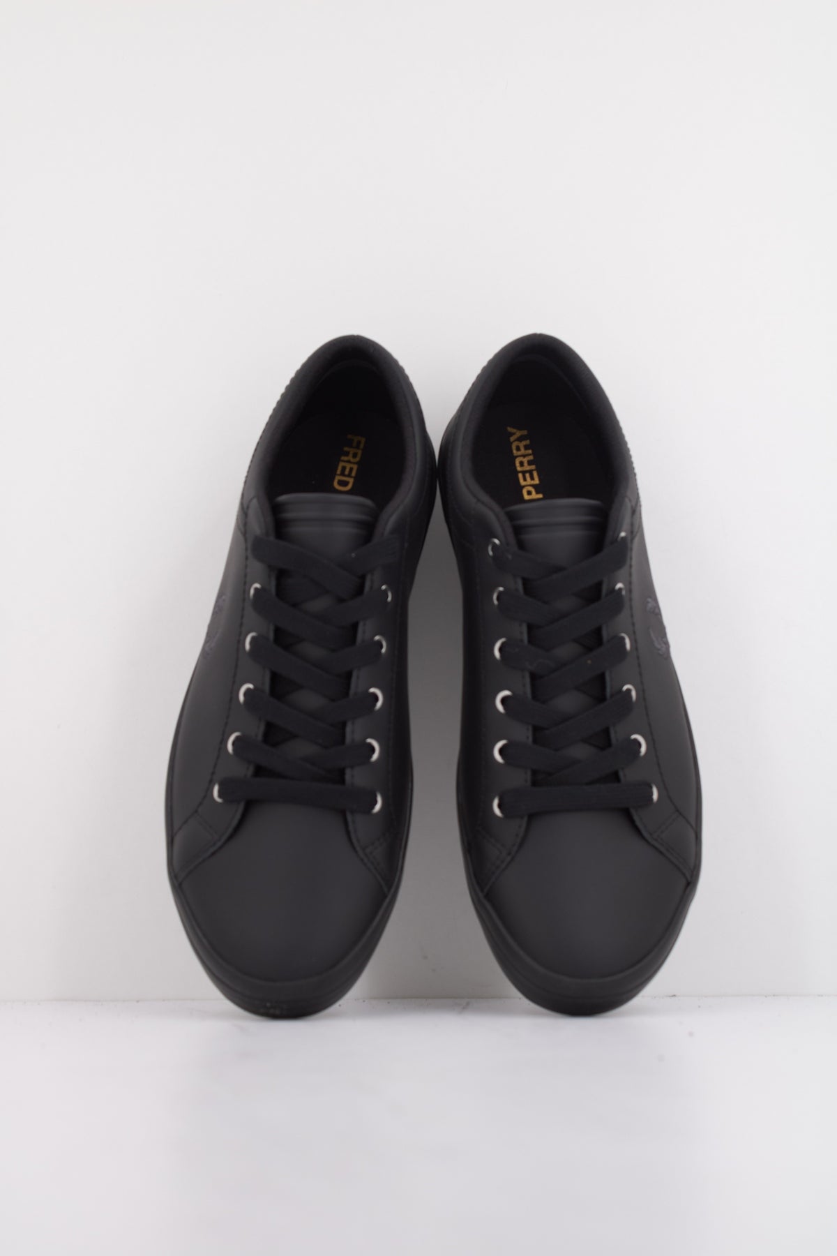 FRED PERRY BASELINE LEATHER en color NEGRO (3)