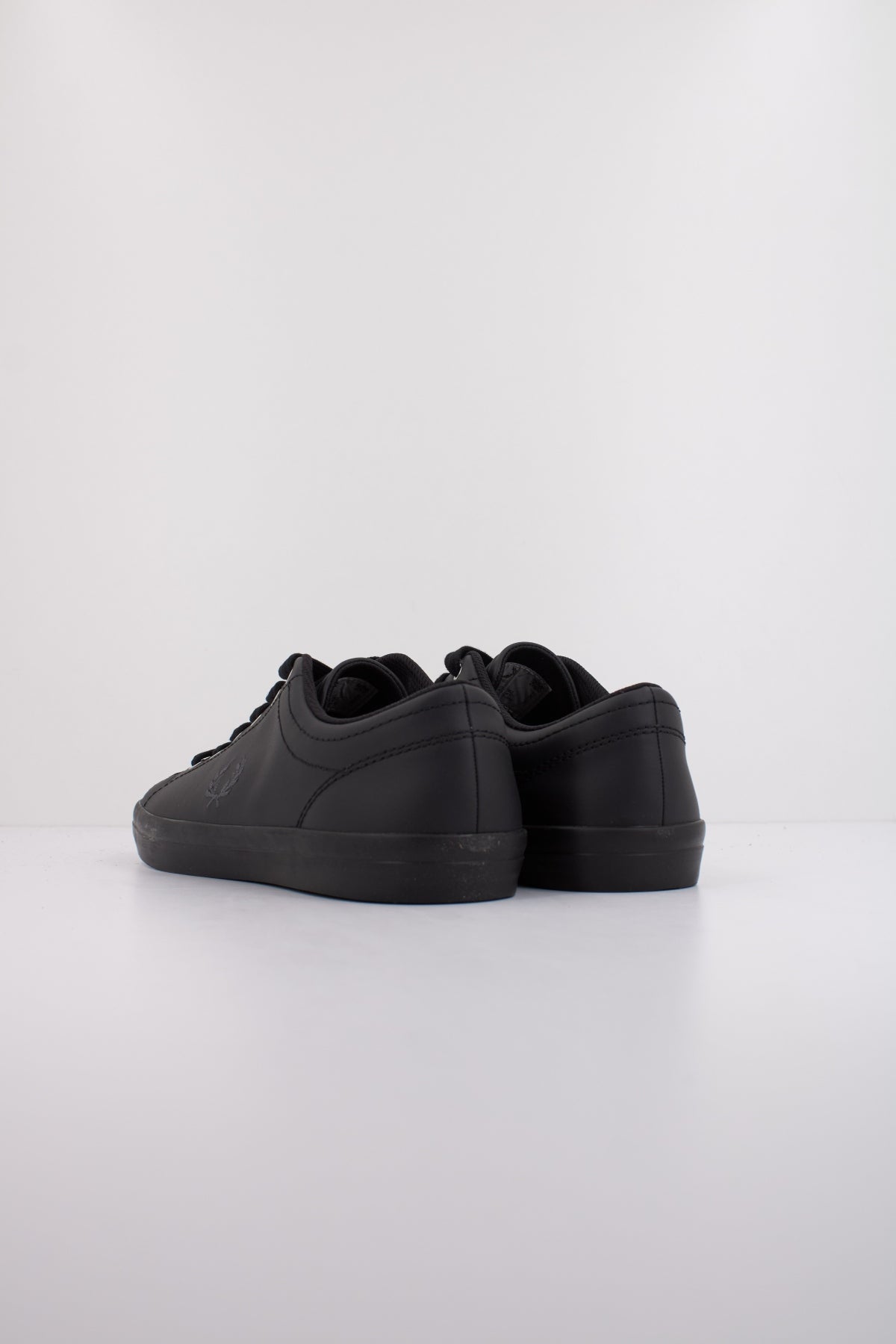 FRED PERRY BASELINE LEATHER en color NEGRO (4)