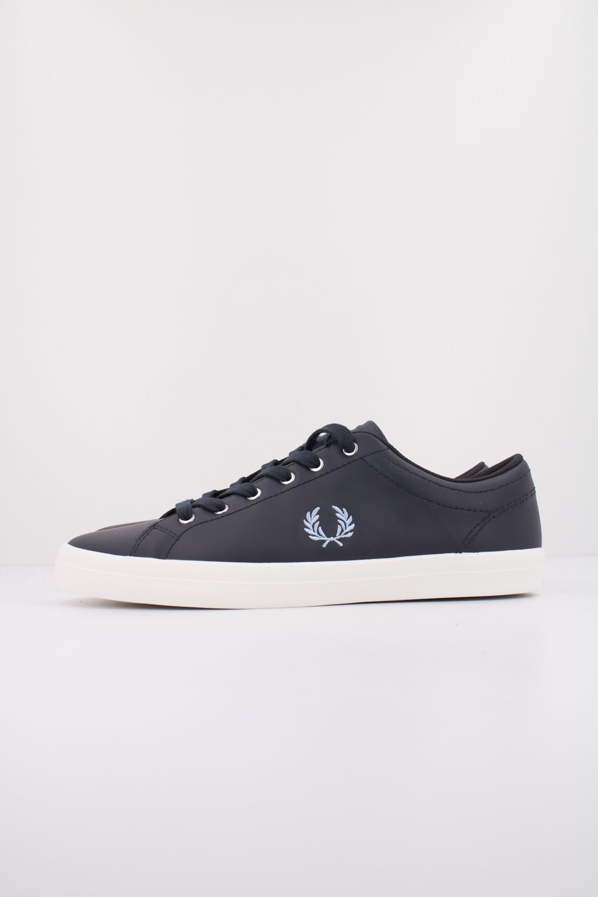 FRED PERRY BASELINE LEATHER en color AZUL (1)