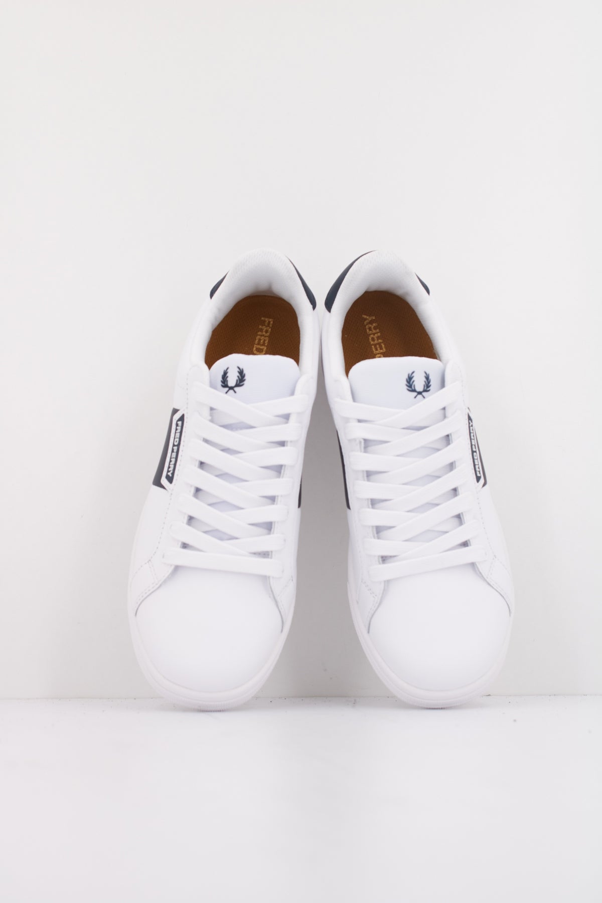 FRED PERRY LEATHER BRANDE en color BLANCO (3)