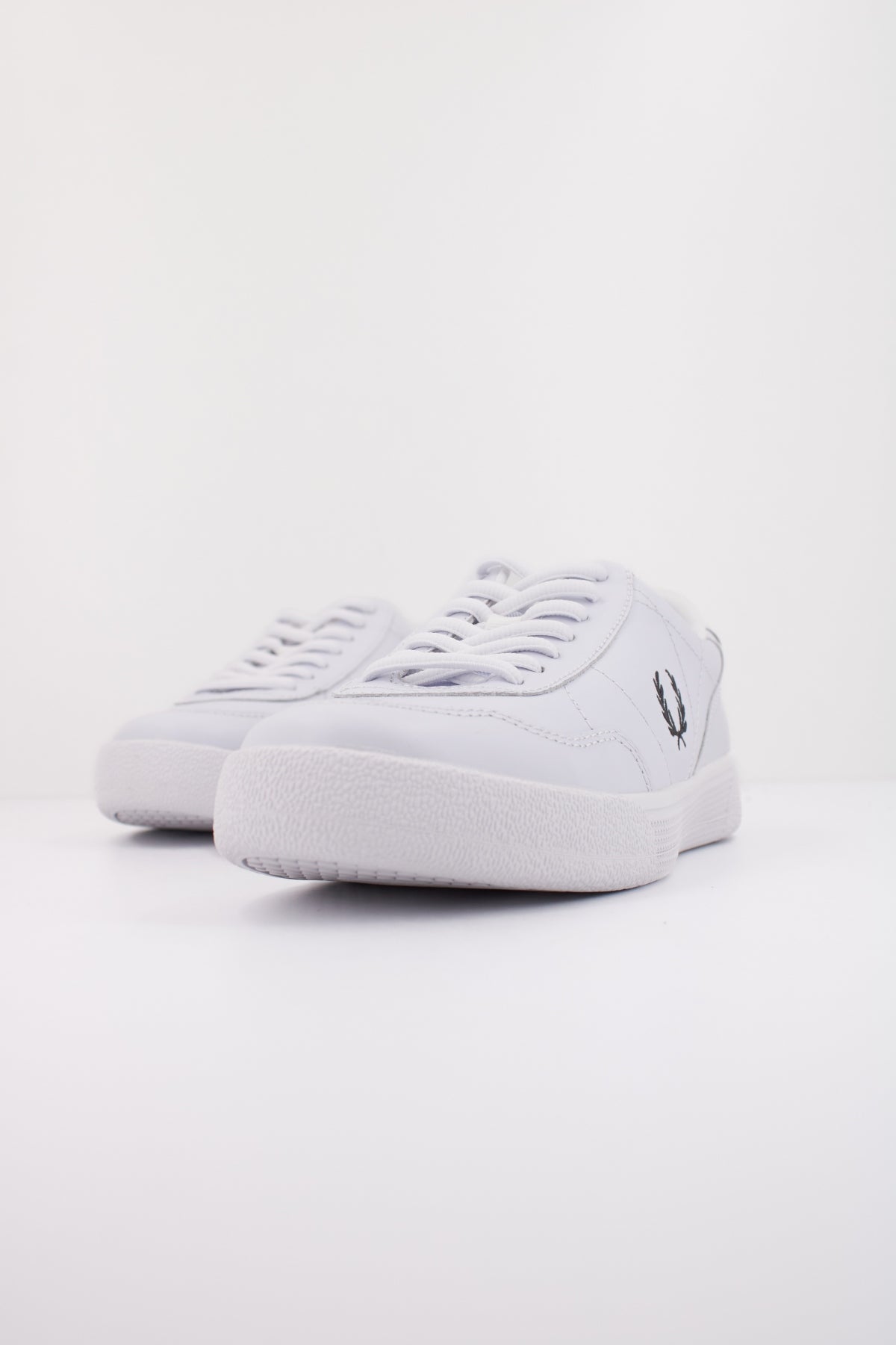 FRED PERRY B LEATHER en color BLANCO (2)
