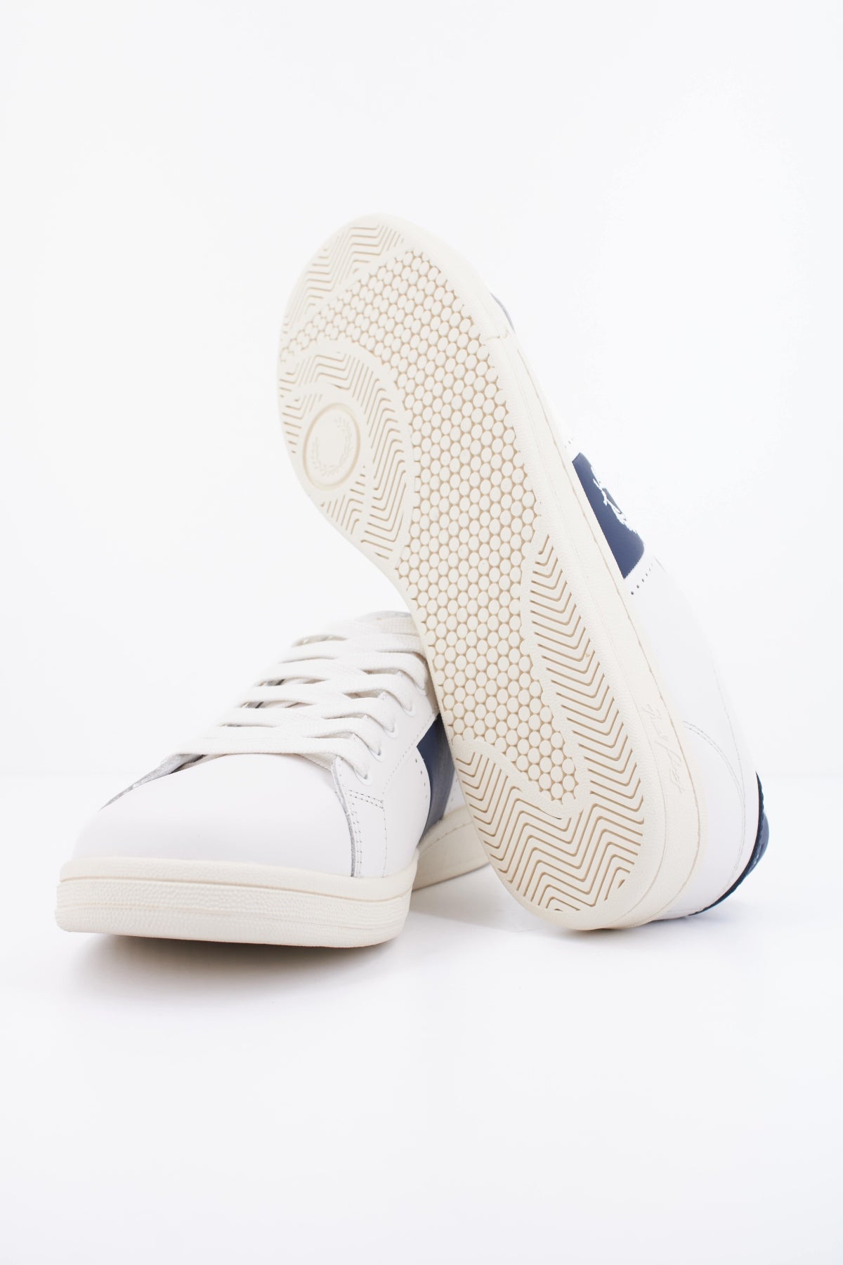 FRED PERRY B LEATHER en color BLANCO (5)