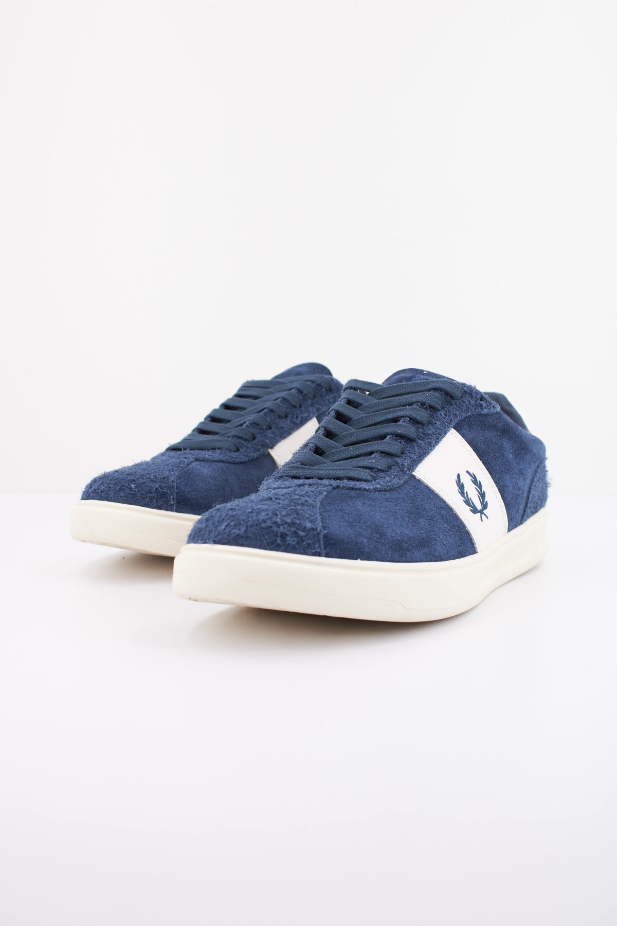FRED PERRY SUEDE LEATHER en color AZUL (2)