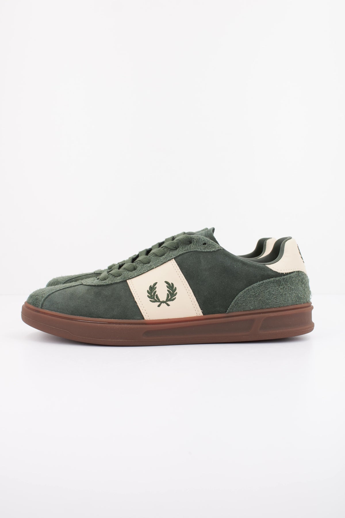 FRED PERRY SUEDE LEATHER en color VERDE (1)