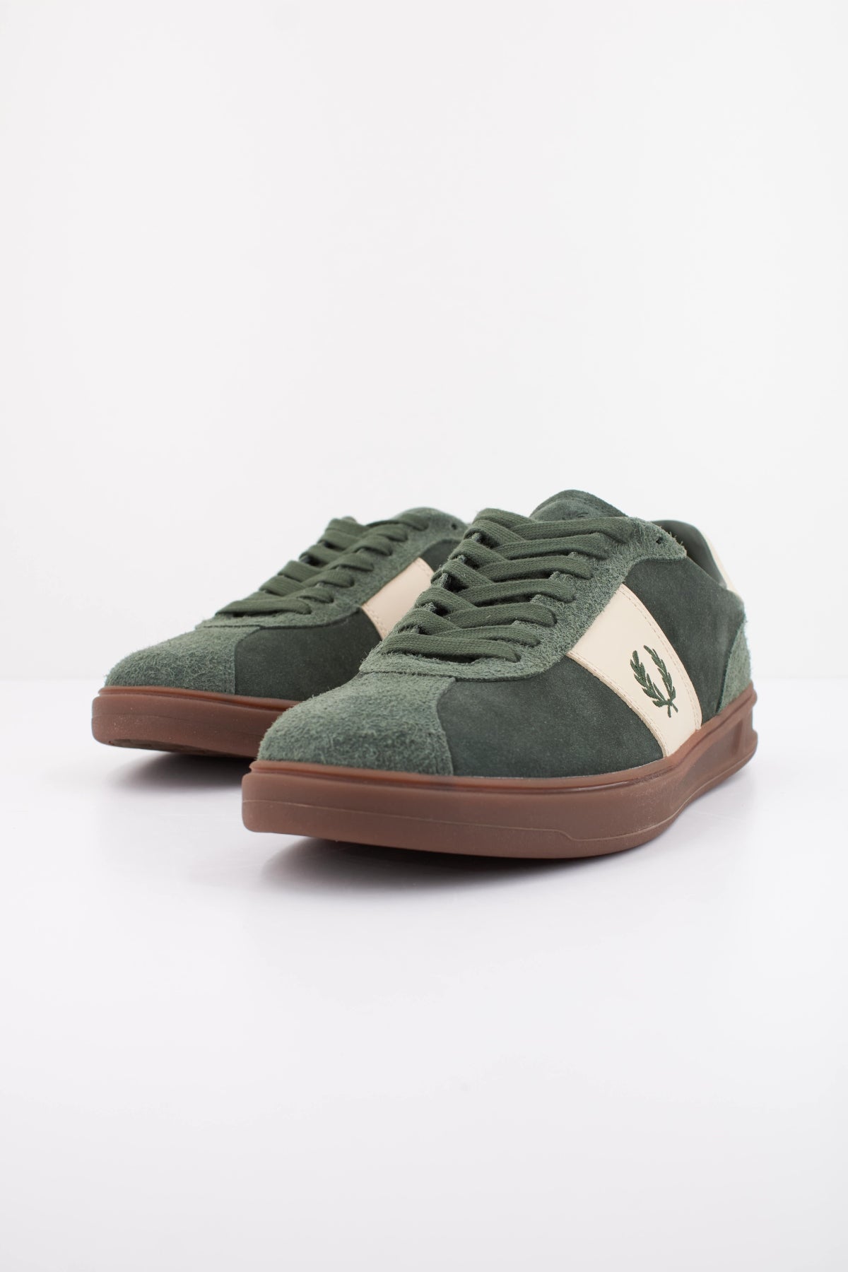 FRED PERRY SUEDE LEATHER en color VERDE (2)