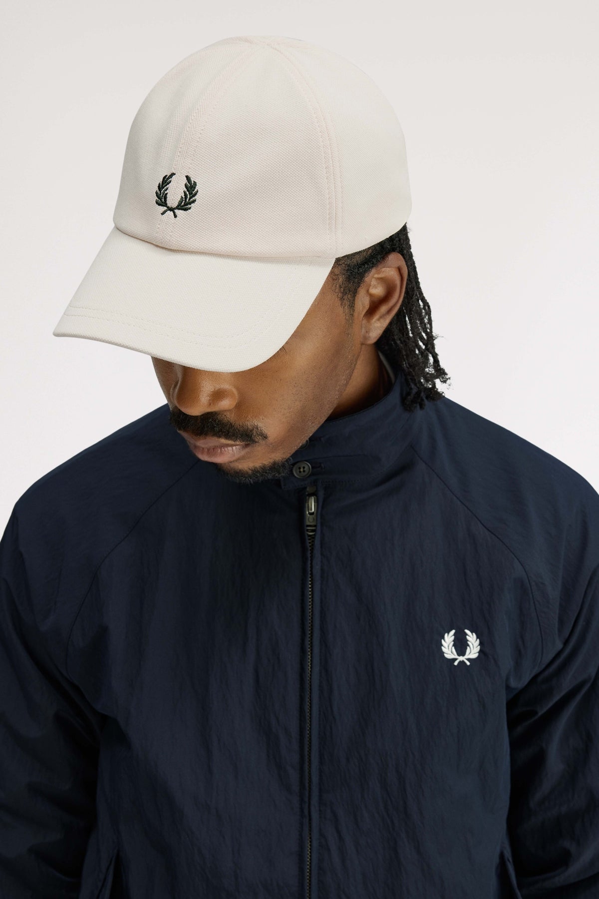 FRED PERRY PIQUE CLASSIC CAP en color BLANCO (1)