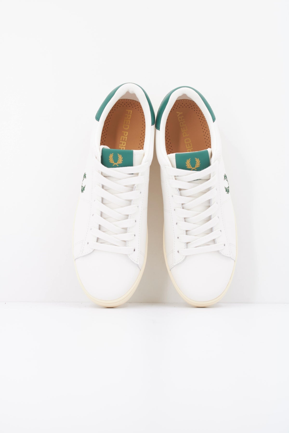 FRED PERRY BFP en color BLANCO (3)