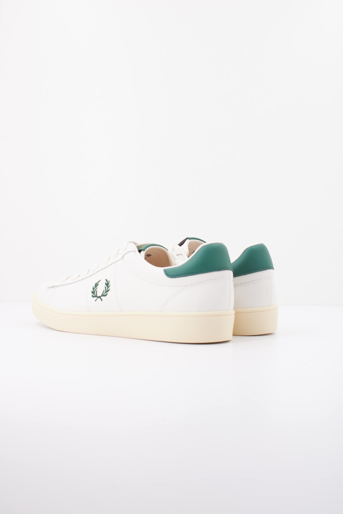 FRED PERRY BFP en color BLANCO (4)