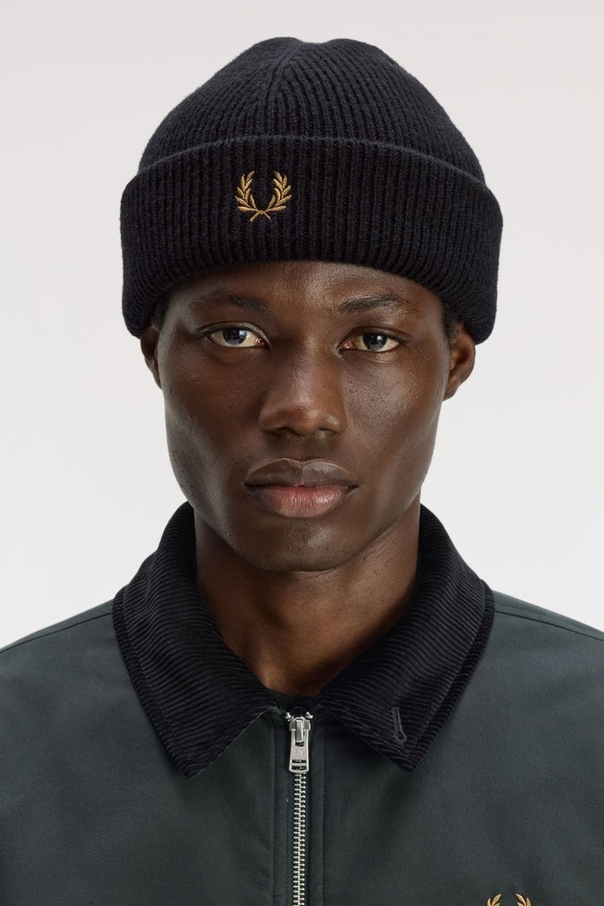 FRED PERRY CLASSIC WOOL BEANIE en color NEGRO (4)
