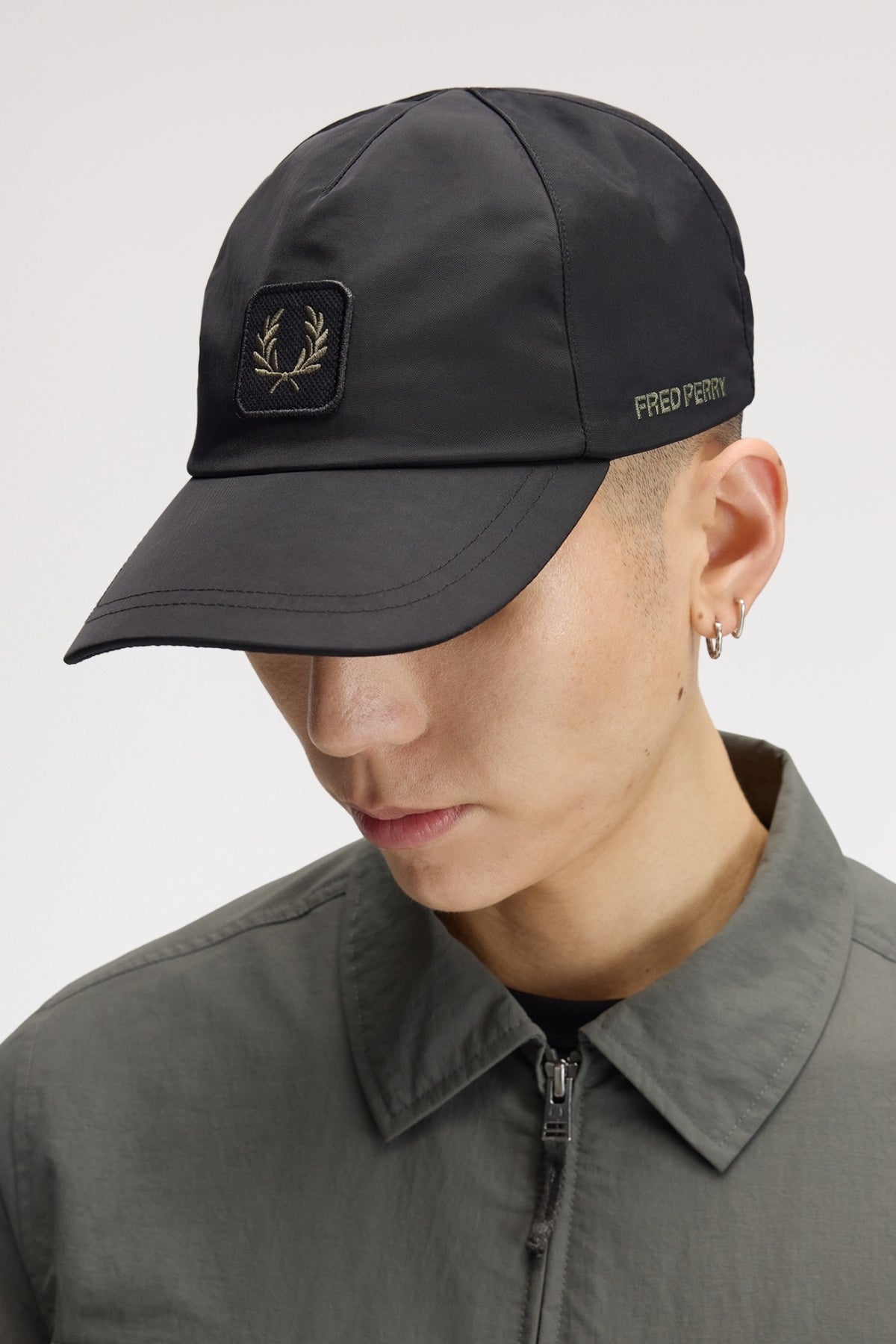FRED PERRY CRINKLE NYLON CAP en color (4)