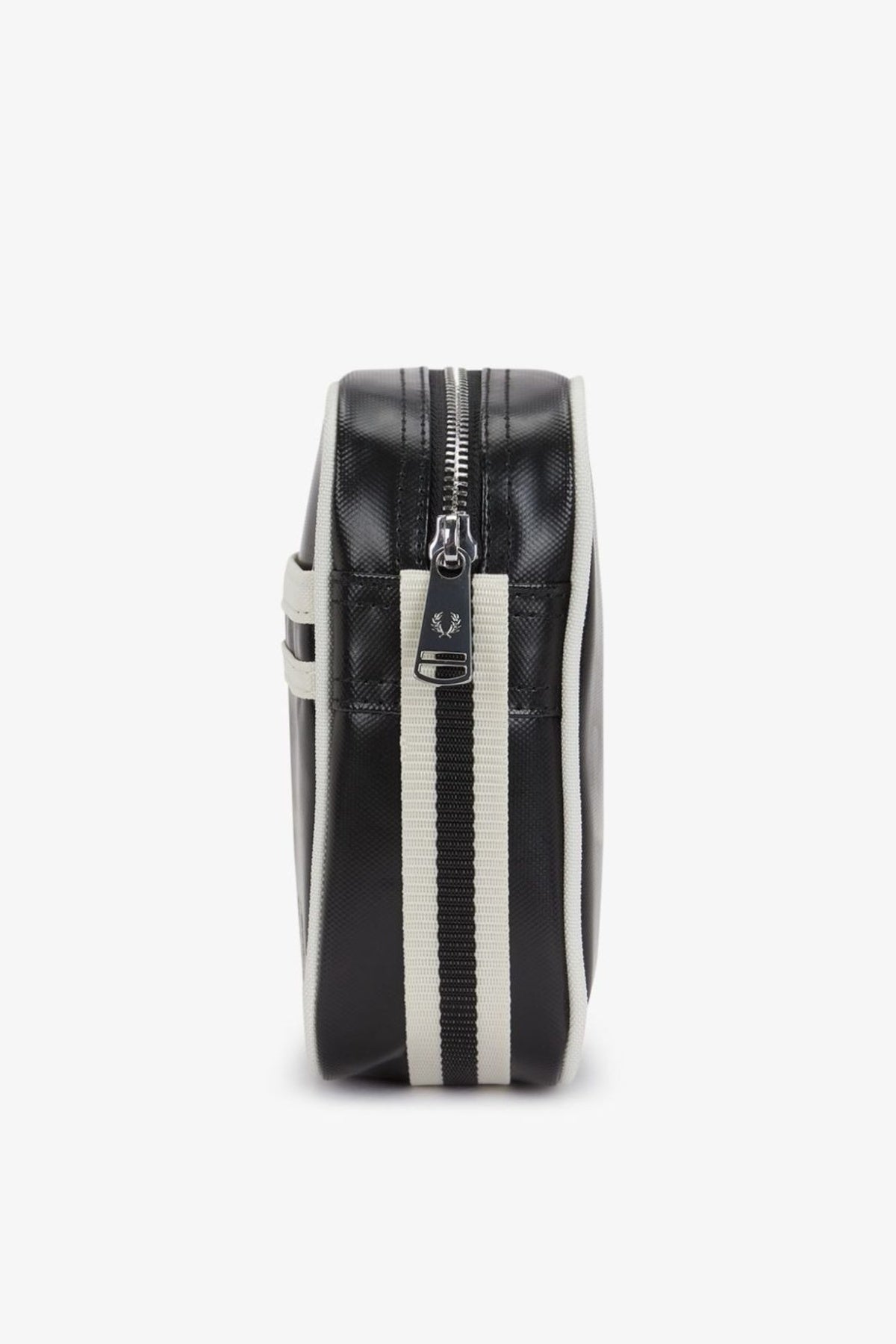 FRED PERRY CLASSIC MINI SHOUDLER BAG en color NEGRO (3)