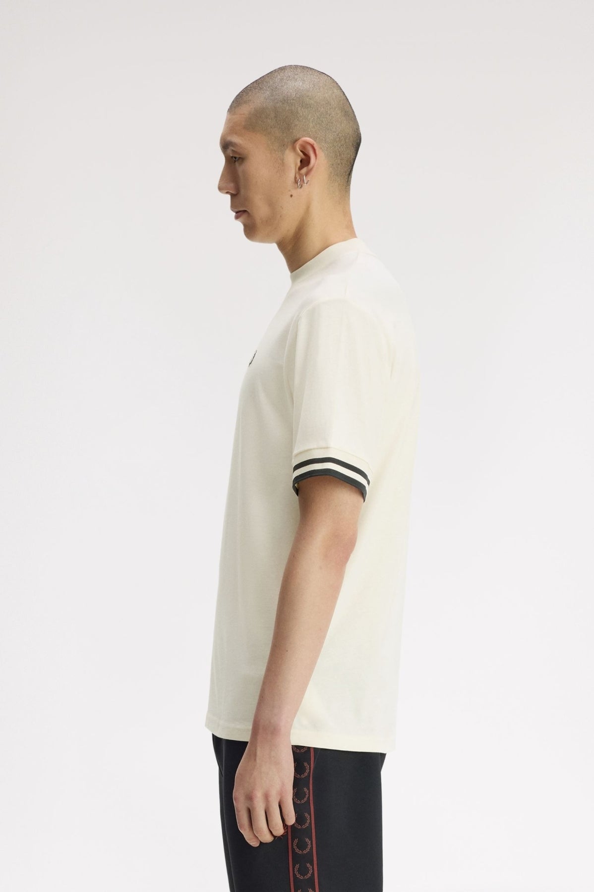FRED PERRY BOLD TIPPED TSHIRT en color (4)