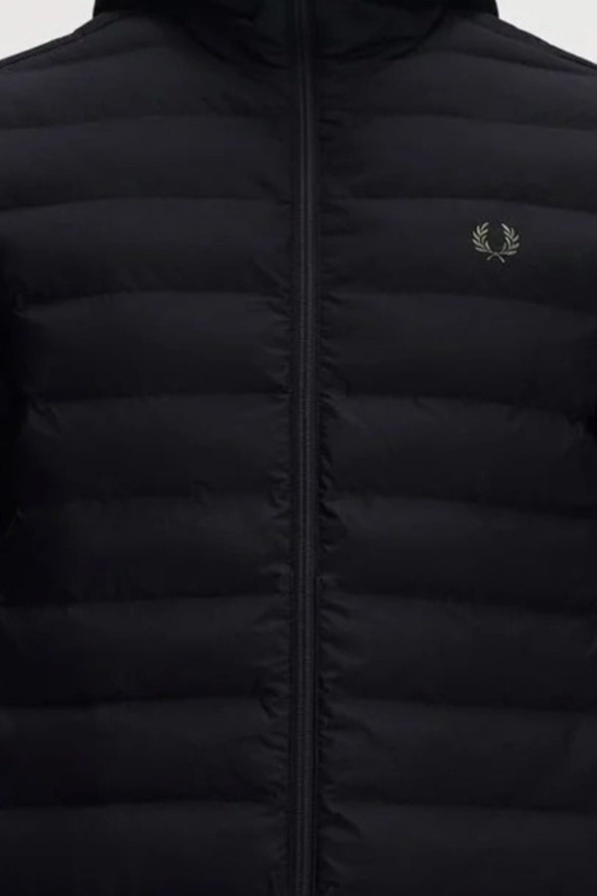 FRED PERRY HOODED INSULATED JACKET en color NEGRO (3)