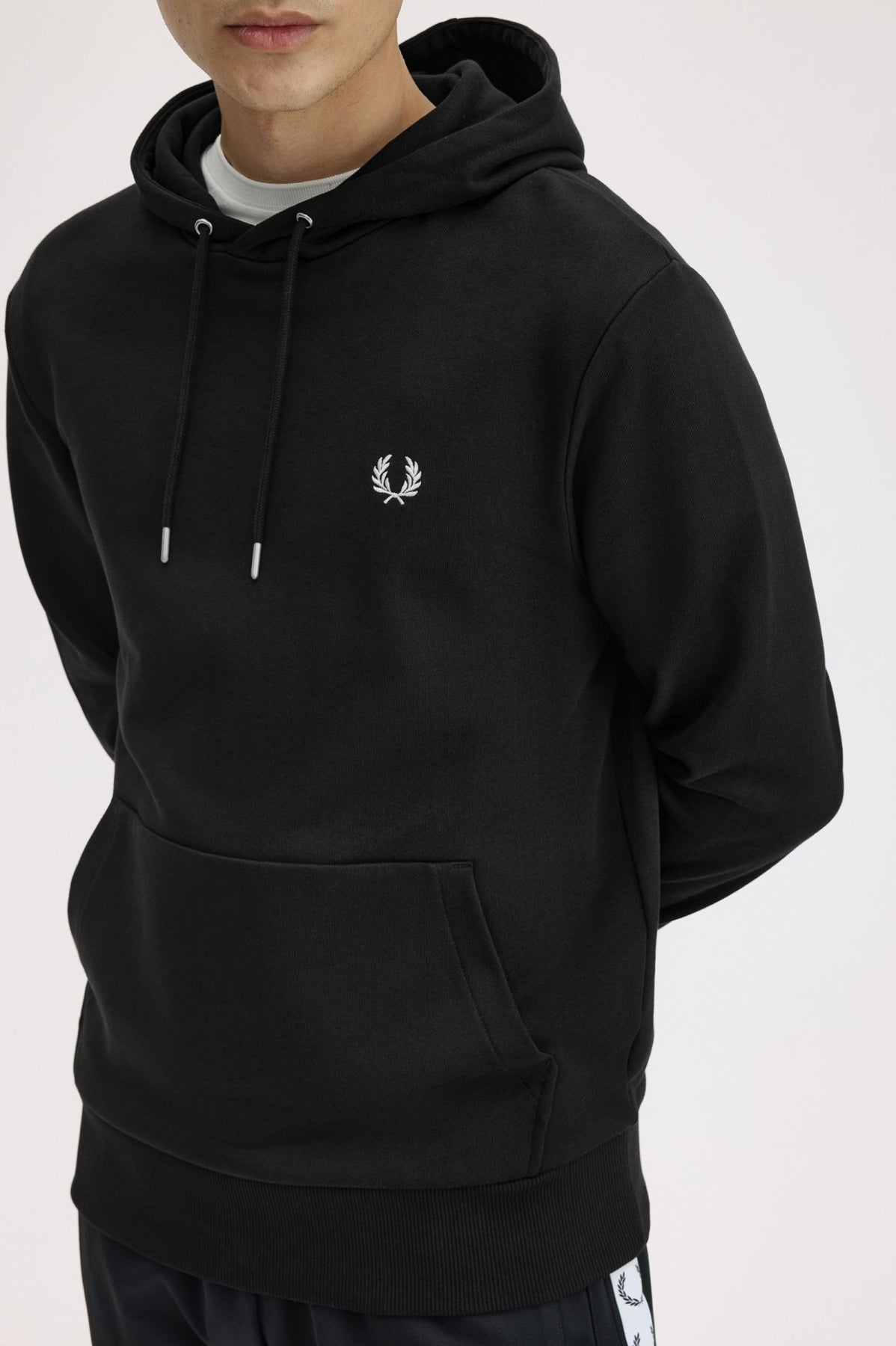 FRED PERRY TIPPED HOODED SWEATSHIRT en color NEGRO (1)