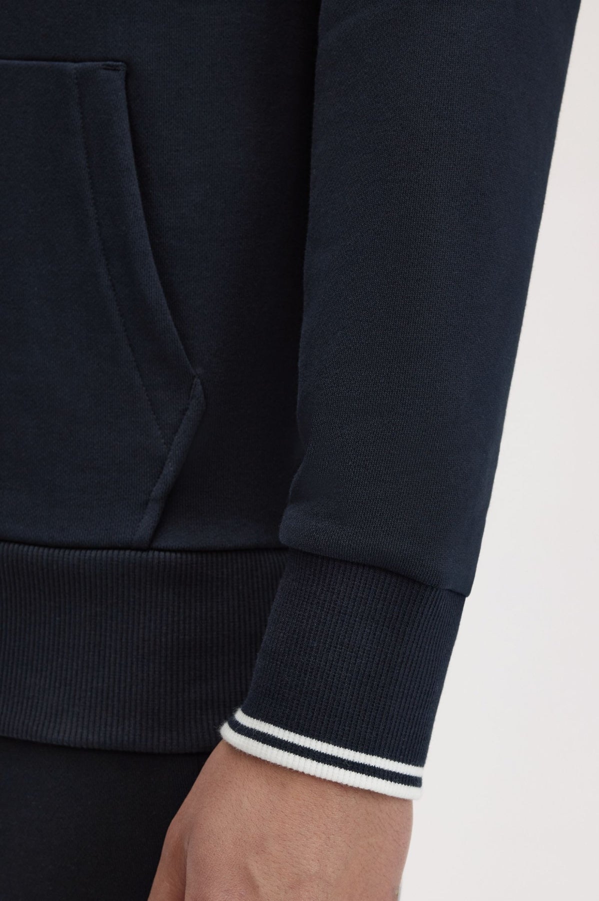 FRED PERRY TIPPED HOODED SWEATSHIRT en color AZUL (4)