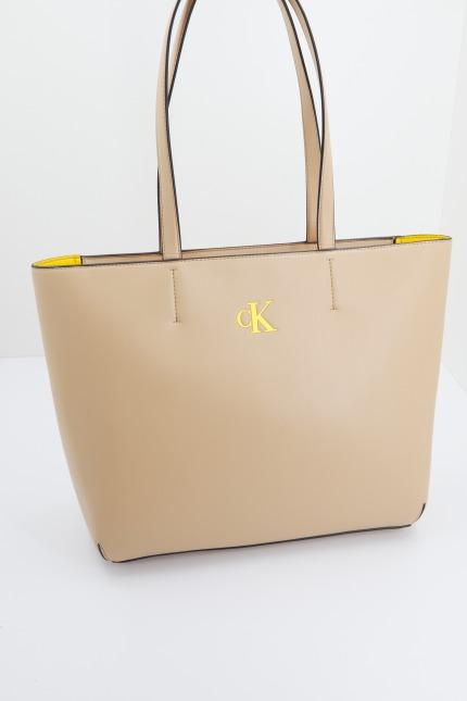 CALVIN KLEIN SLEEK SHOPPER SOLID en color BEIS (1)