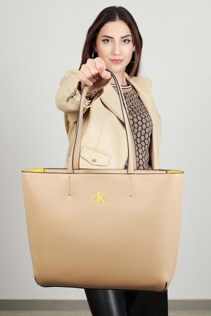 CALVIN KLEIN SLEEK SHOPPER SOLID en color BEIS (5)