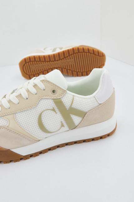 CALVIN KLEIN TOOTHY RUNNER BOLD MONO en color BEIS (2)
