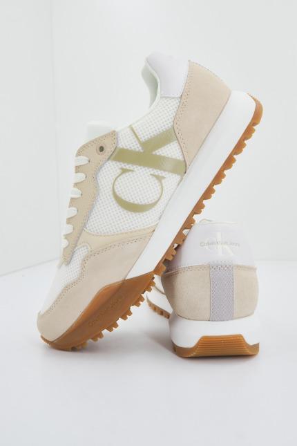 CALVIN KLEIN TOOTHY RUNNER BOLD MONO en color BEIS (3)