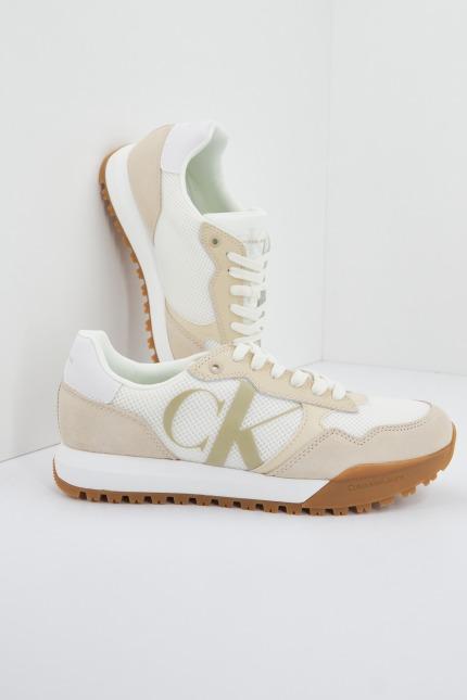CALVIN KLEIN TOOTHY RUNNER BOLD MONO en color BEIS (4)
