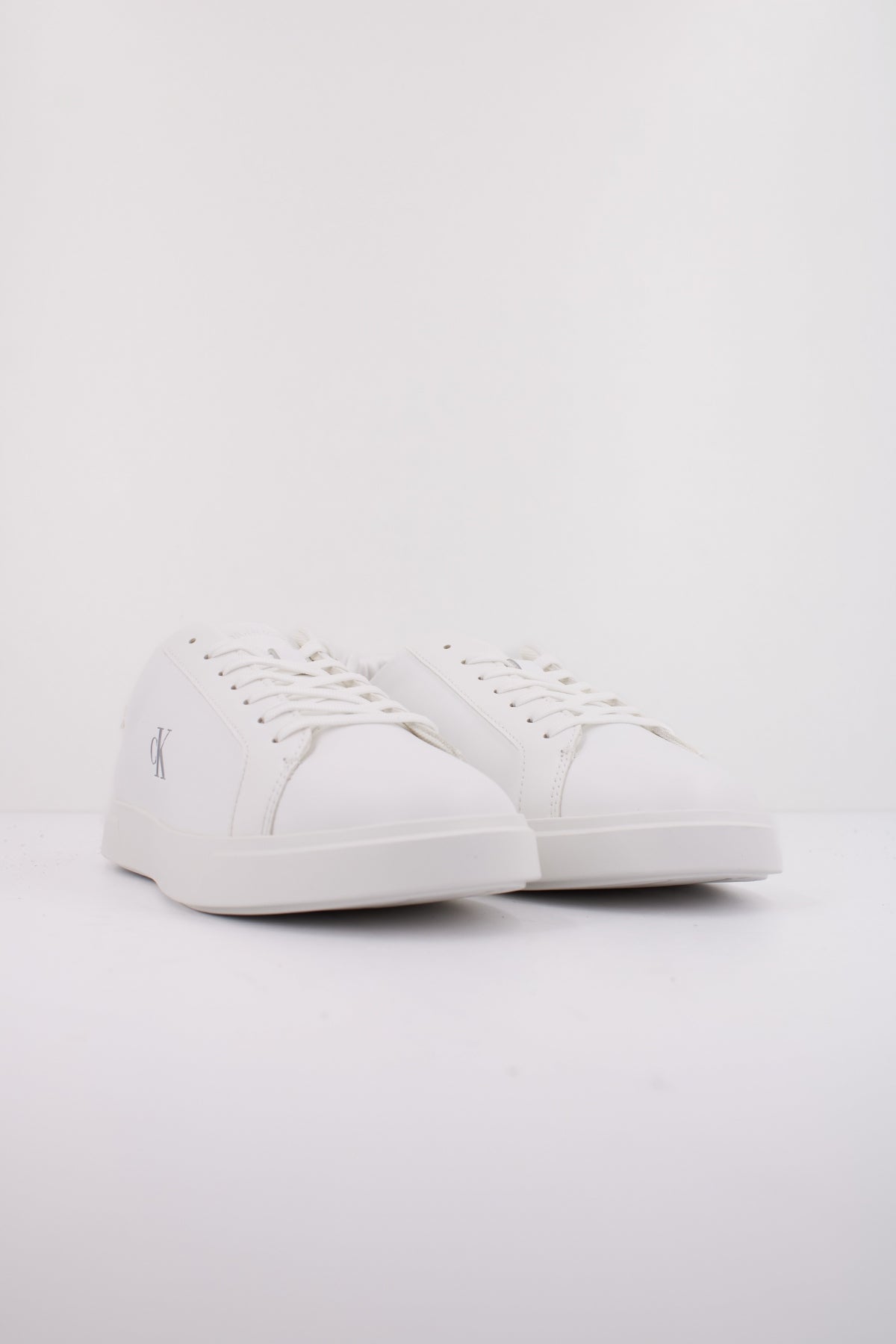 CALVIN KLEIN LOW PRO CUPS LTH MG en color BLANCO (2)