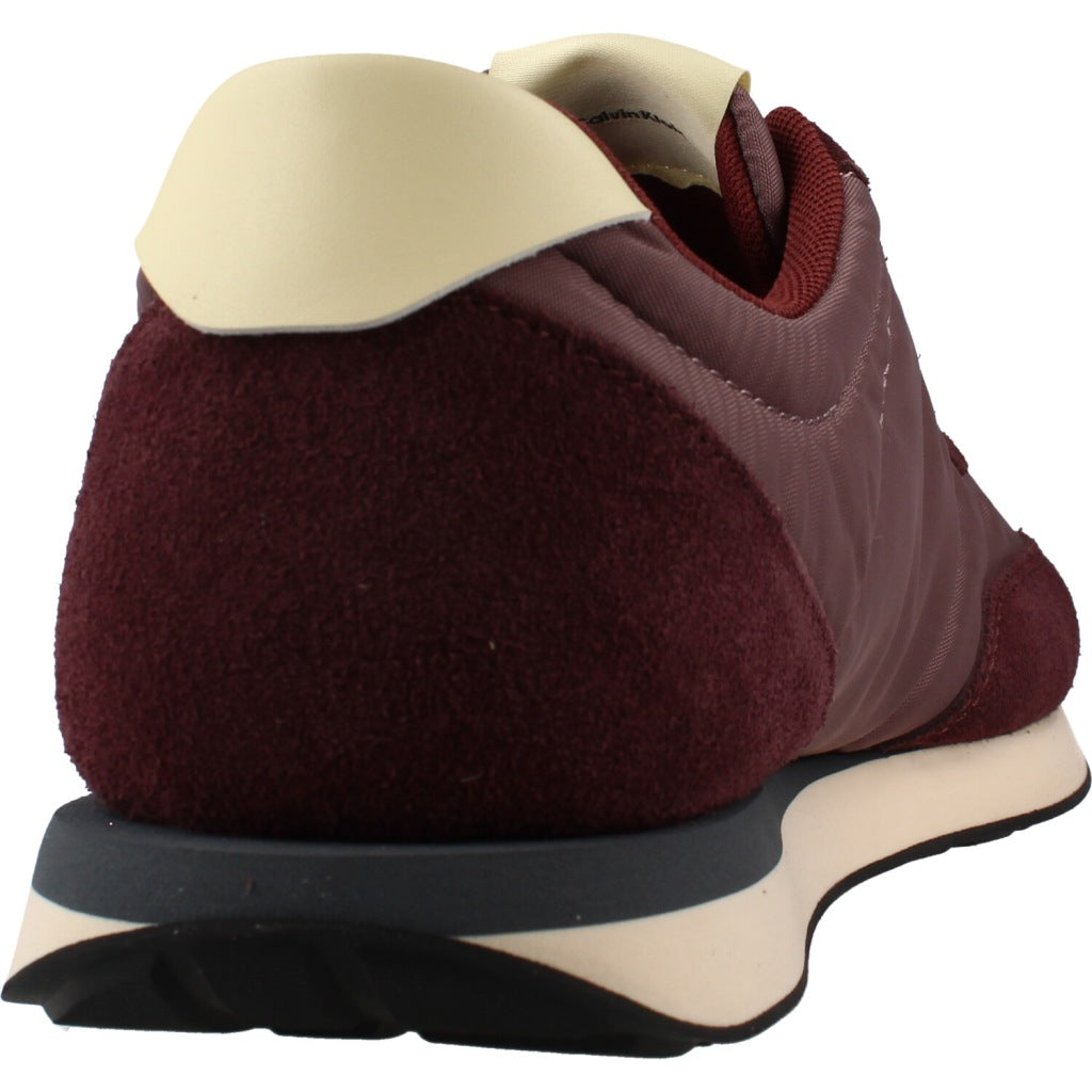 CALVIN KLEIN RETRO RUNNER ESS en color BURDEOS (3)