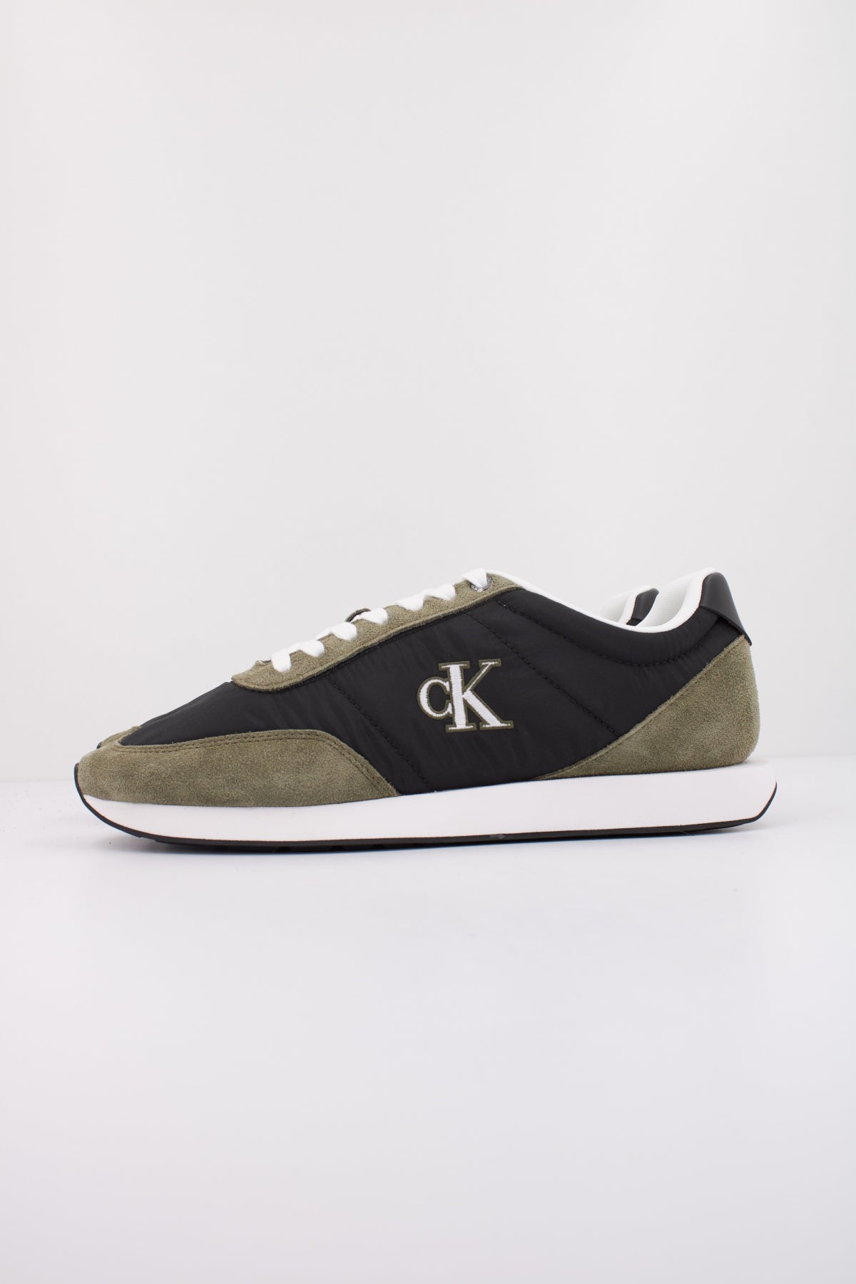 CALVIN KLEIN RETRO RUNNER ESS MIX MAT en color VERDE (1)