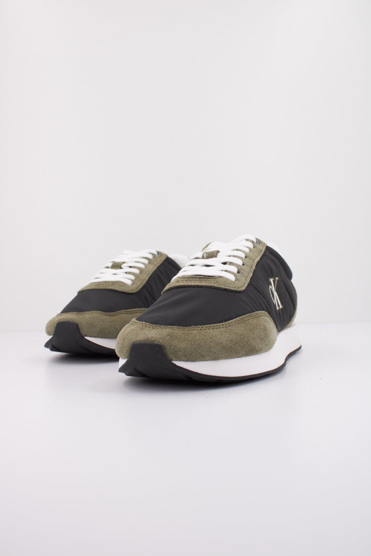 CALVIN KLEIN RETRO RUNNER ESS MIX MAT en color VERDE (2)