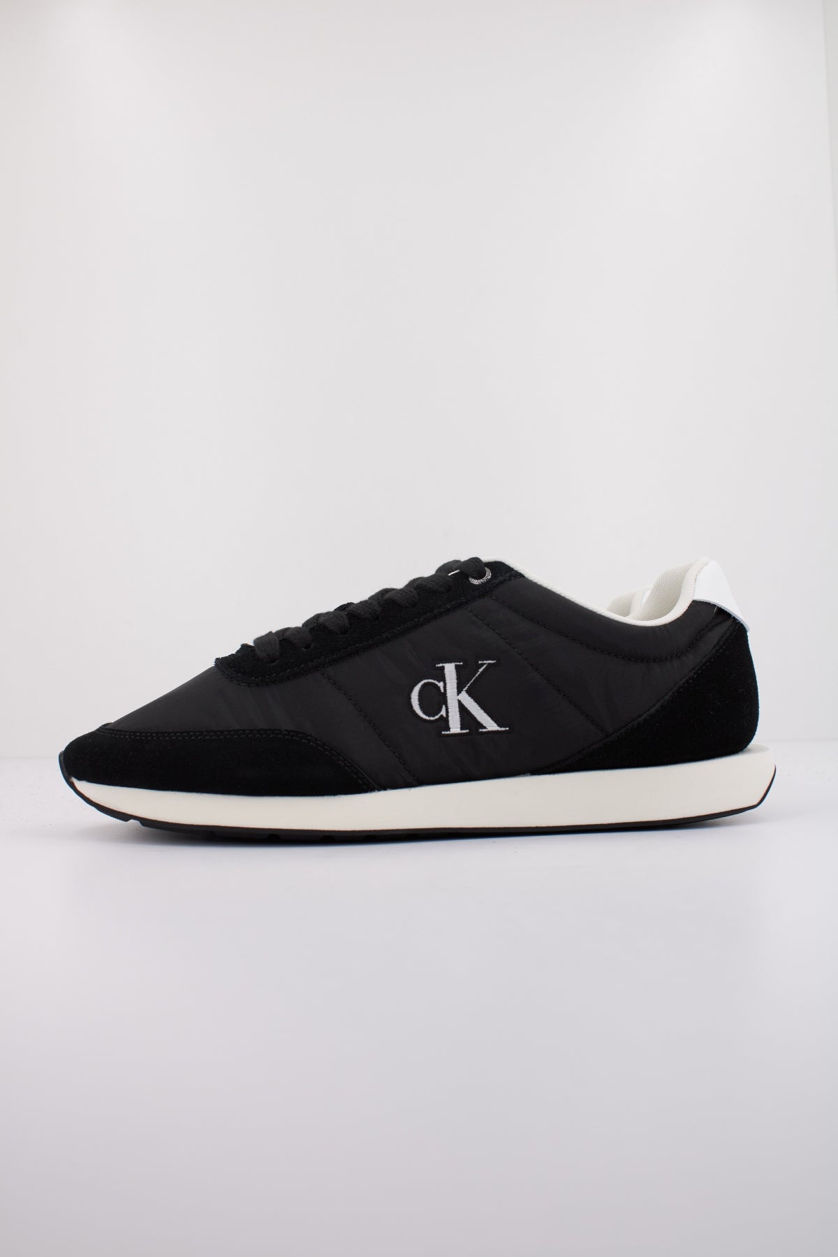 CALVIN KLEIN RETRO RUNNER ESS MIX MAT en color NEGRO (1)