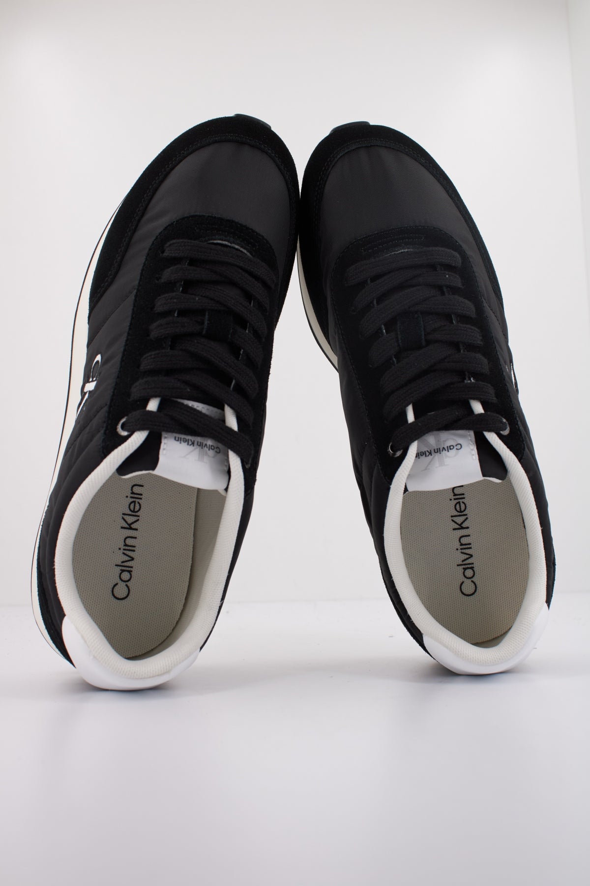 CALVIN KLEIN RETRO RUNNER ESS MIX MAT en color NEGRO (3)
