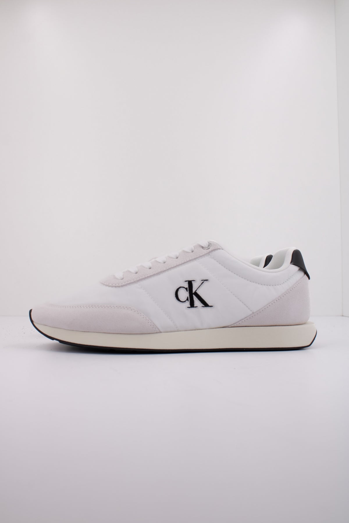 CALVIN KLEIN RETRO RUNNER ESS MIX MAT en color BLANCO (1)