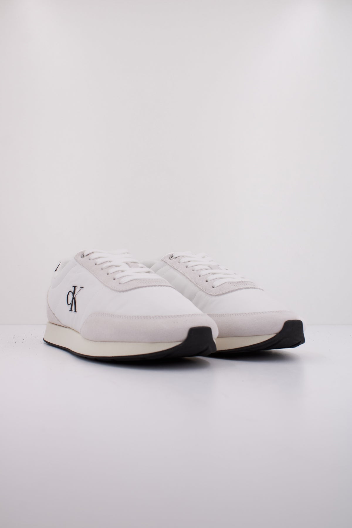 CALVIN KLEIN RETRO RUNNER ESS MIX MAT en color BLANCO (2)