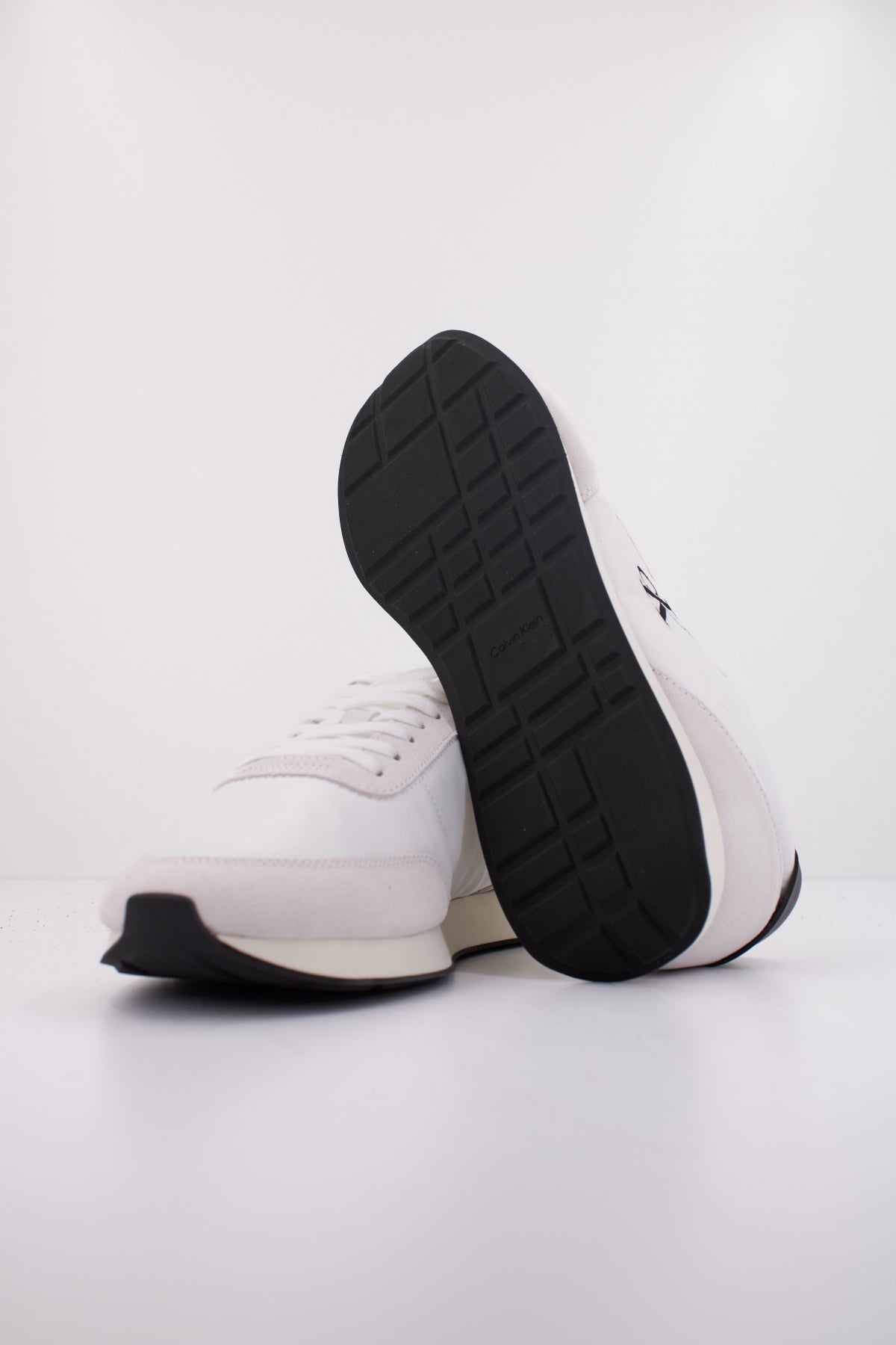 CALVIN KLEIN RETRO RUNNER ESS MIX MAT en color BLANCO (5)