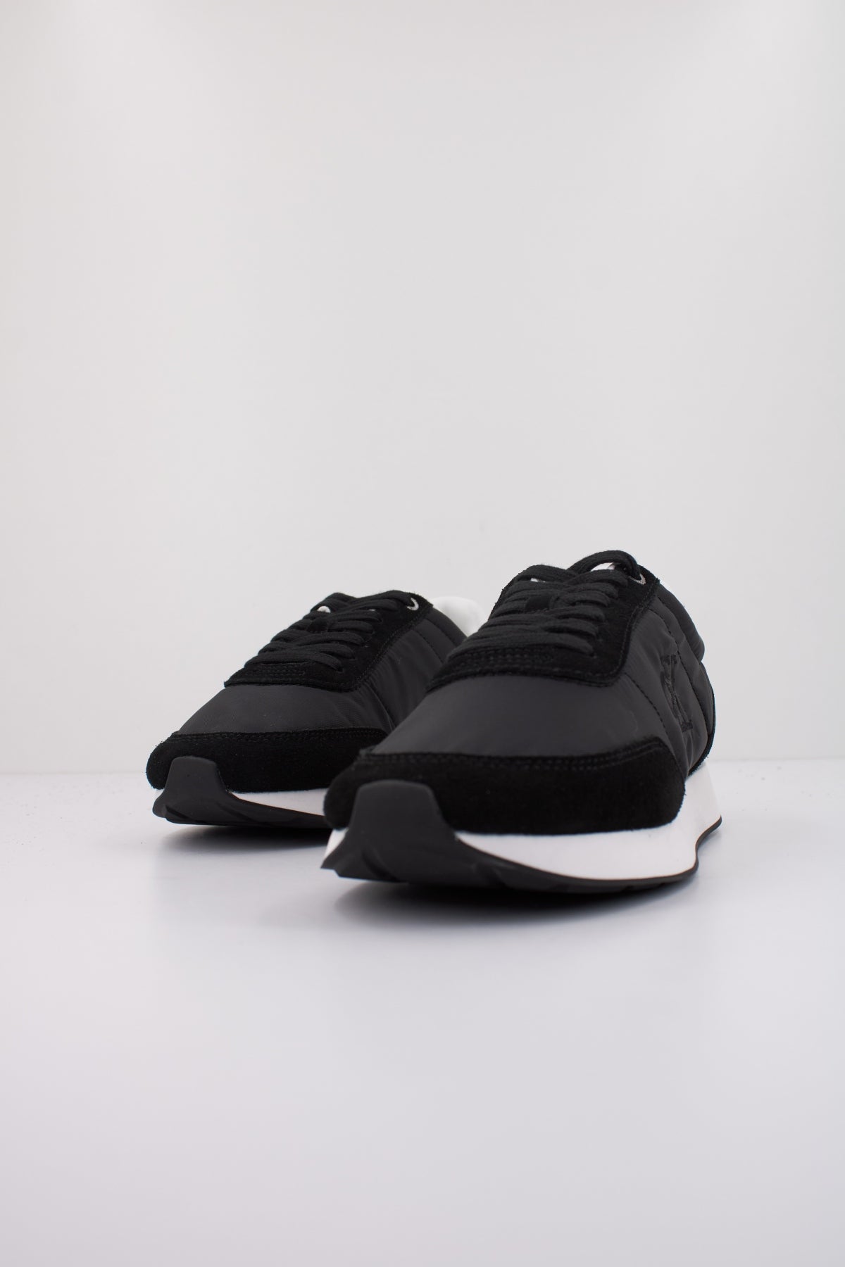 CALVIN KLEIN RETRO RUNNER LACE UP NY en color NEGRO (2)