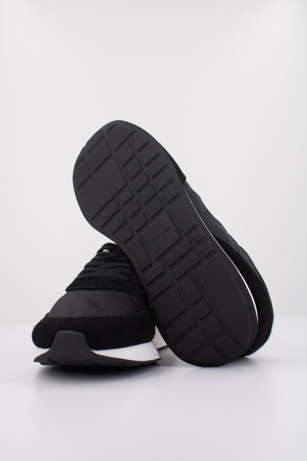 CALVIN KLEIN RETRO RUNNER LACE UP NY en color NEGRO (5)