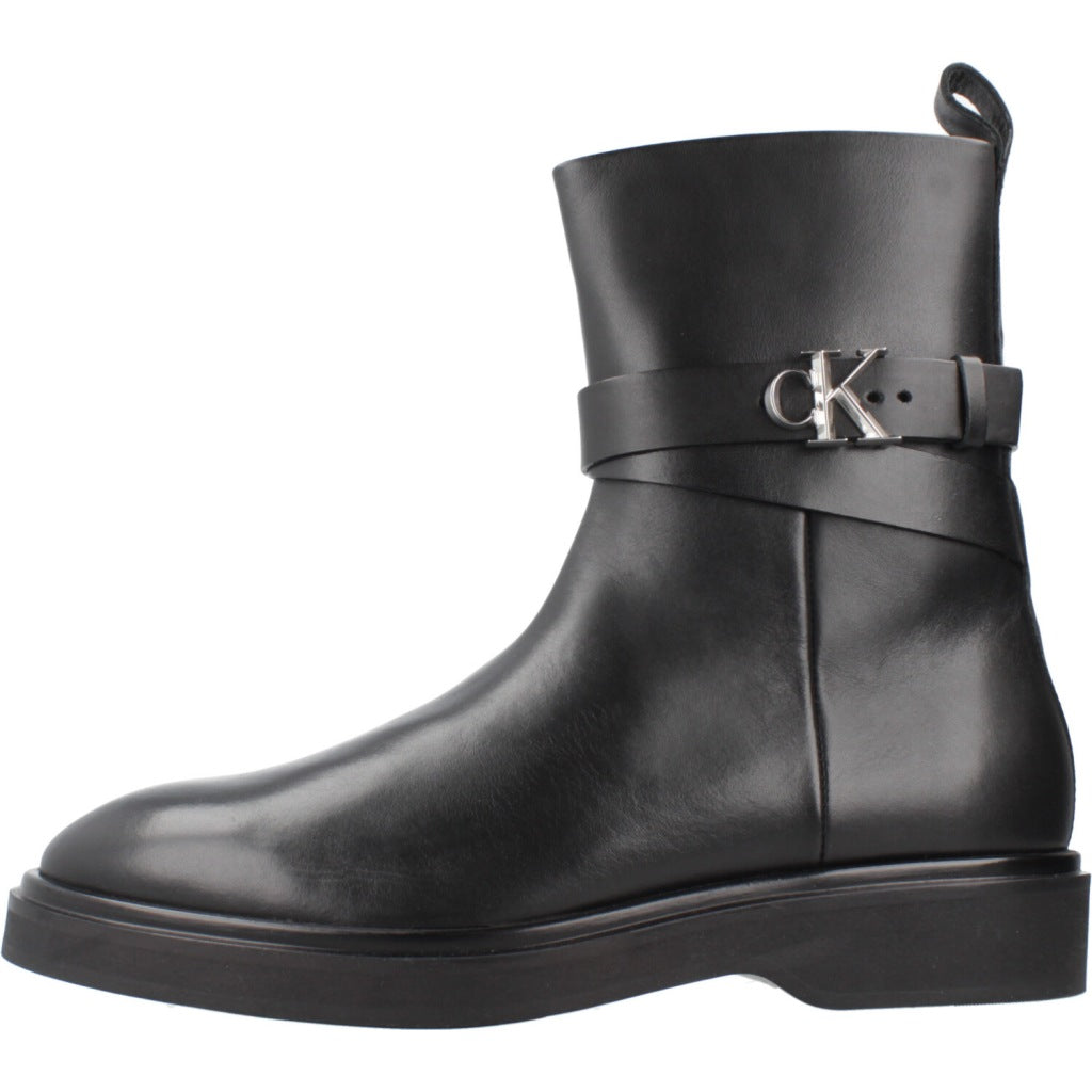 CALVIN KLEIN ANKLE BOOT W/ METAL LOGO en color NEGRO (2)