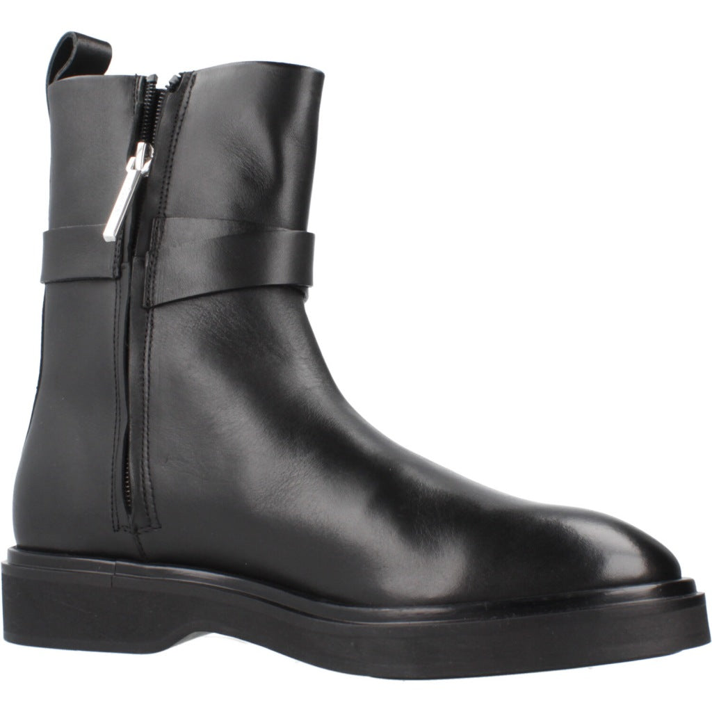 CALVIN KLEIN ANKLE BOOT W/ METAL LOGO en color NEGRO (5)