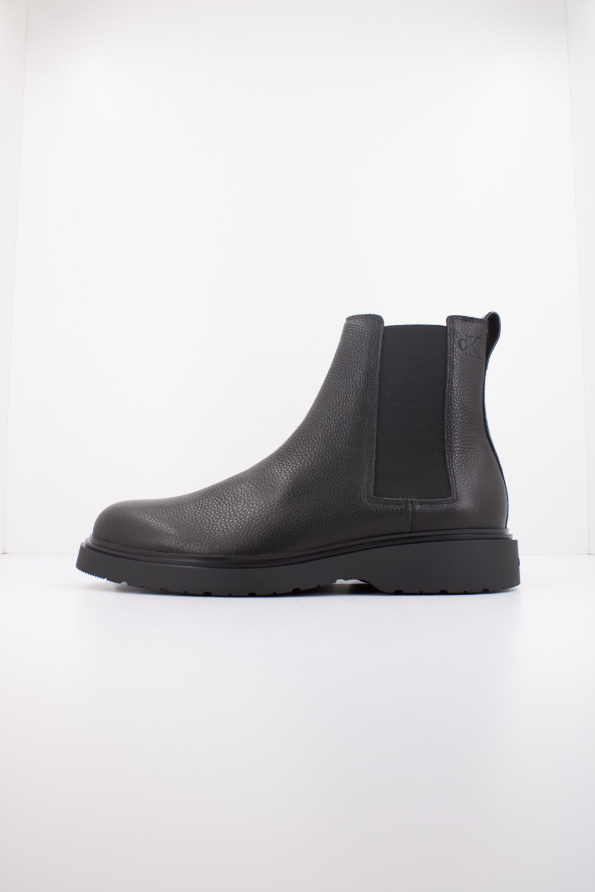CALVIN KLEIN COMBAT ESS CHELSEA en color NEGRO (1)